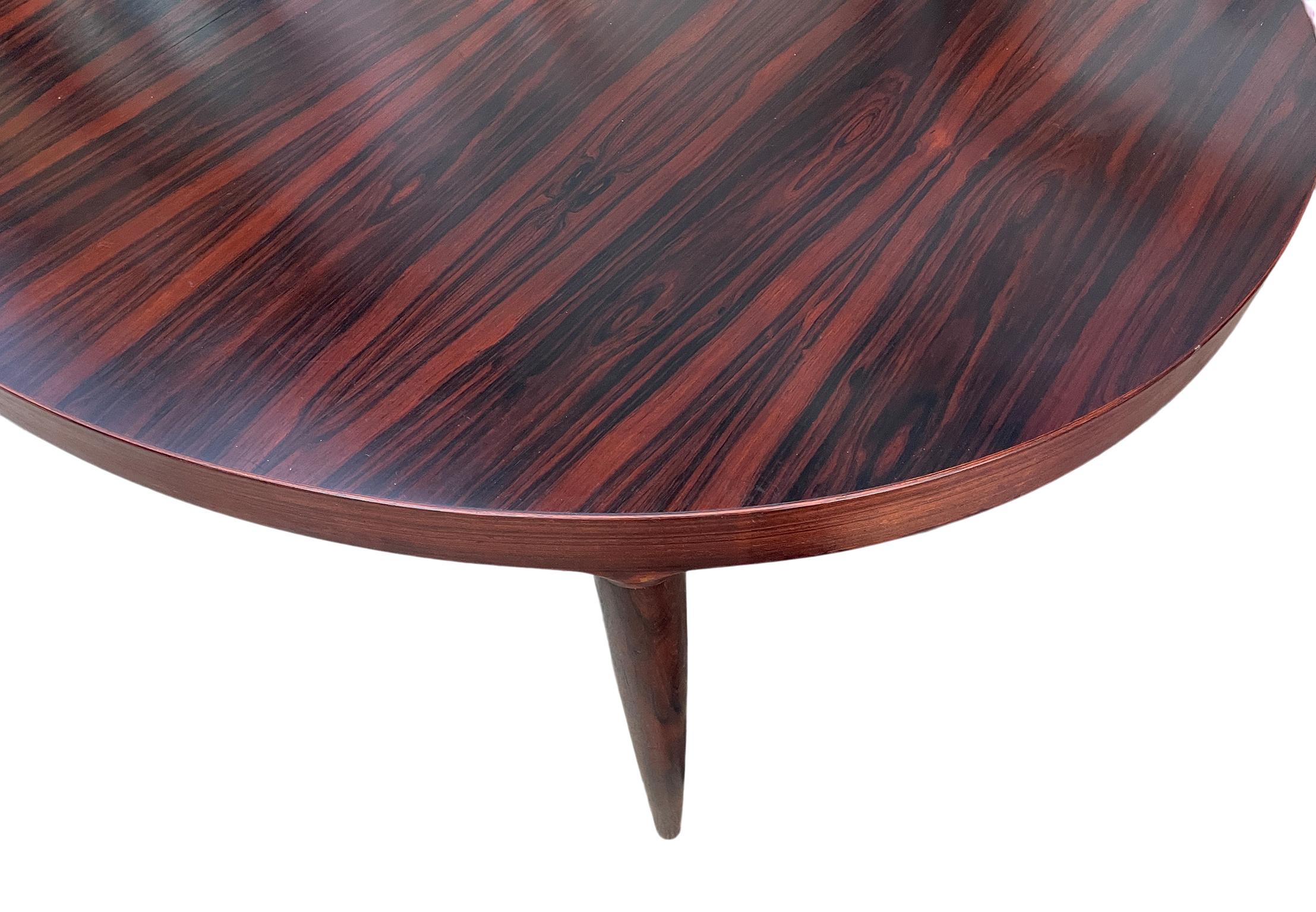 Mid-20th Century Superb Mid century oval Rosewood Danish Modern Extension Dining Table 2 Leaves