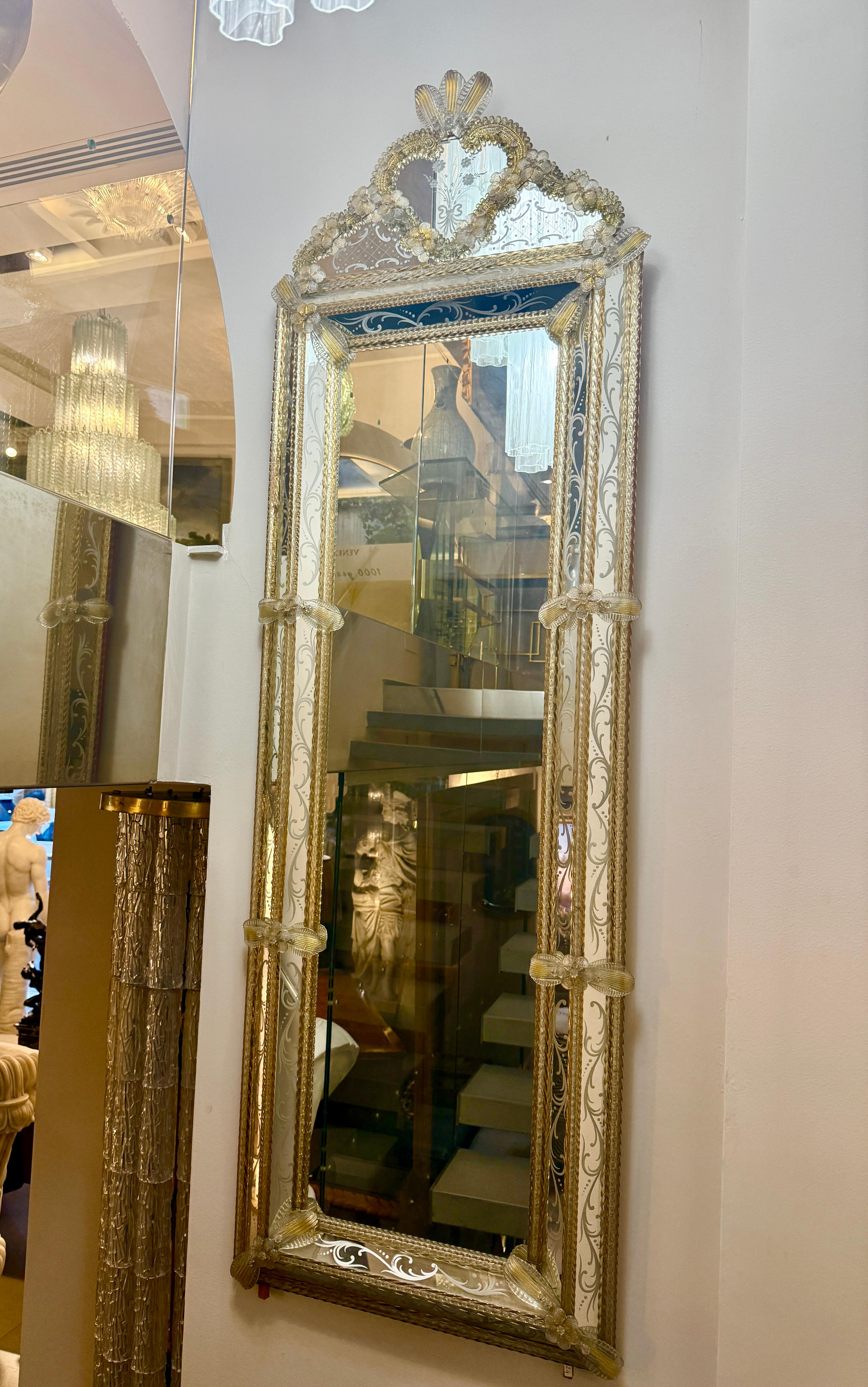 Superbe miroir vénitien mi-siècle Murano 1960' en vente 4