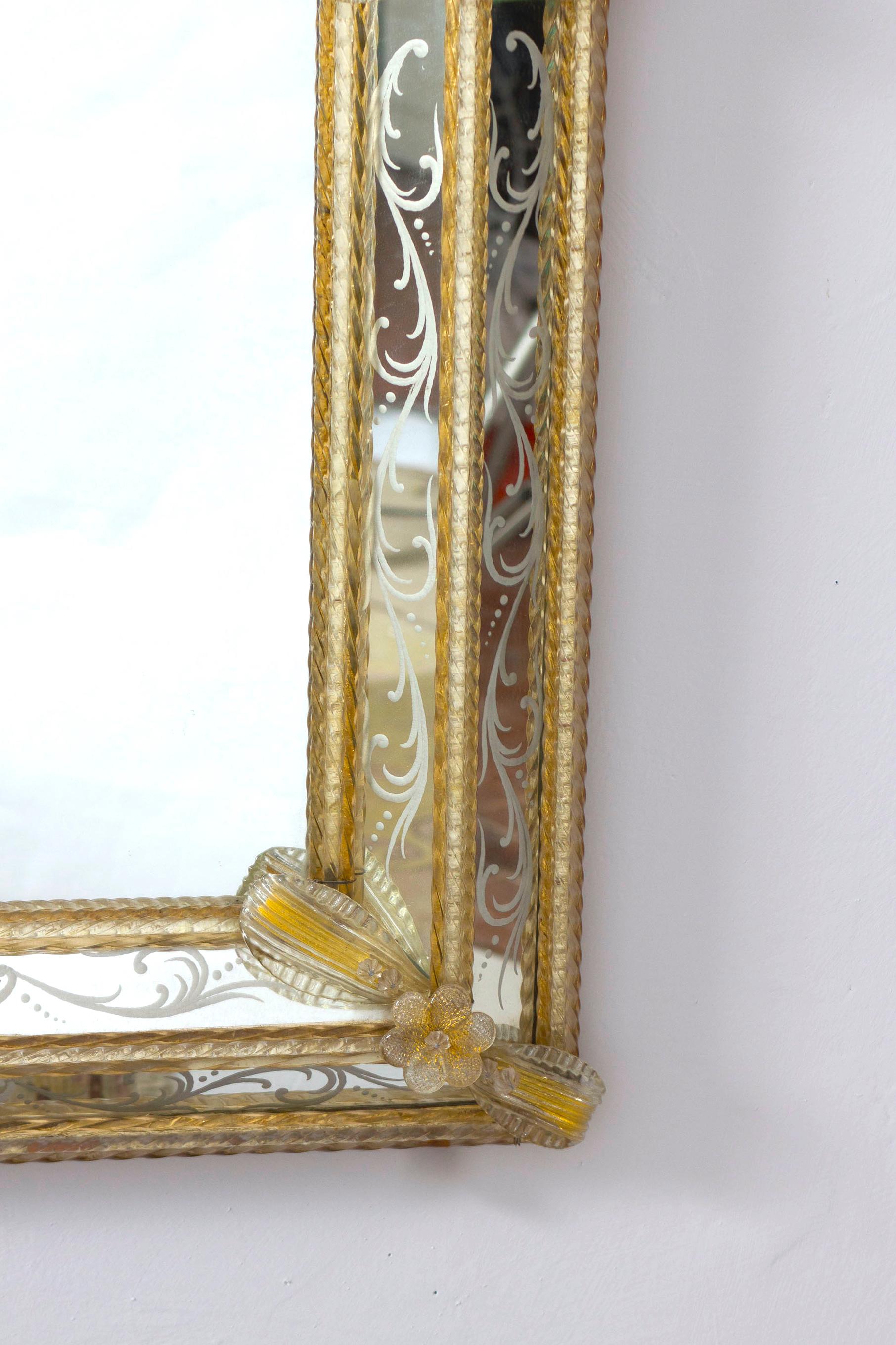 italien Superbe miroir vénitien mi-siècle Murano 1960' en vente