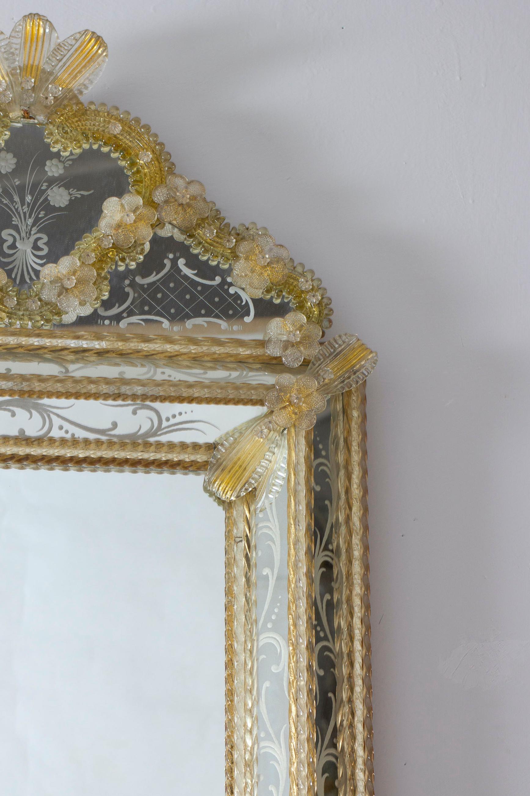 Verre brun Superbe miroir vénitien mi-siècle Murano 1960' en vente