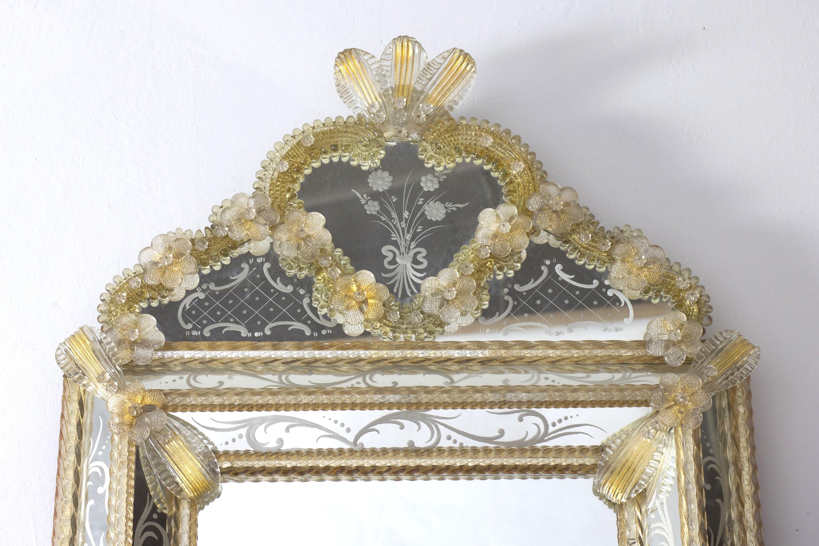 Verre brun Superbe miroir vénitien mi-siècle Murano 1960' en vente