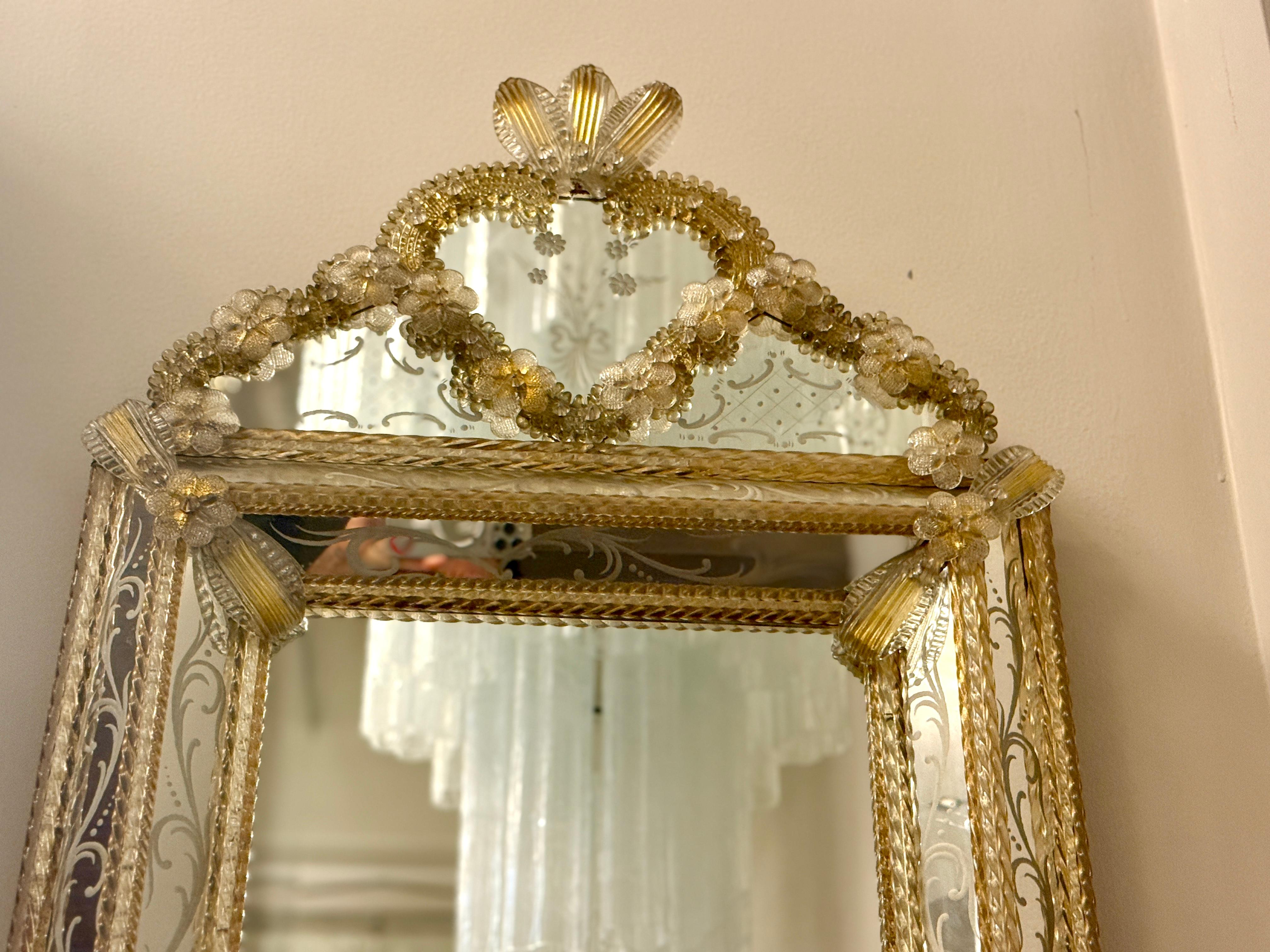 Superbe miroir vénitien mi-siècle Murano 1960' en vente 2