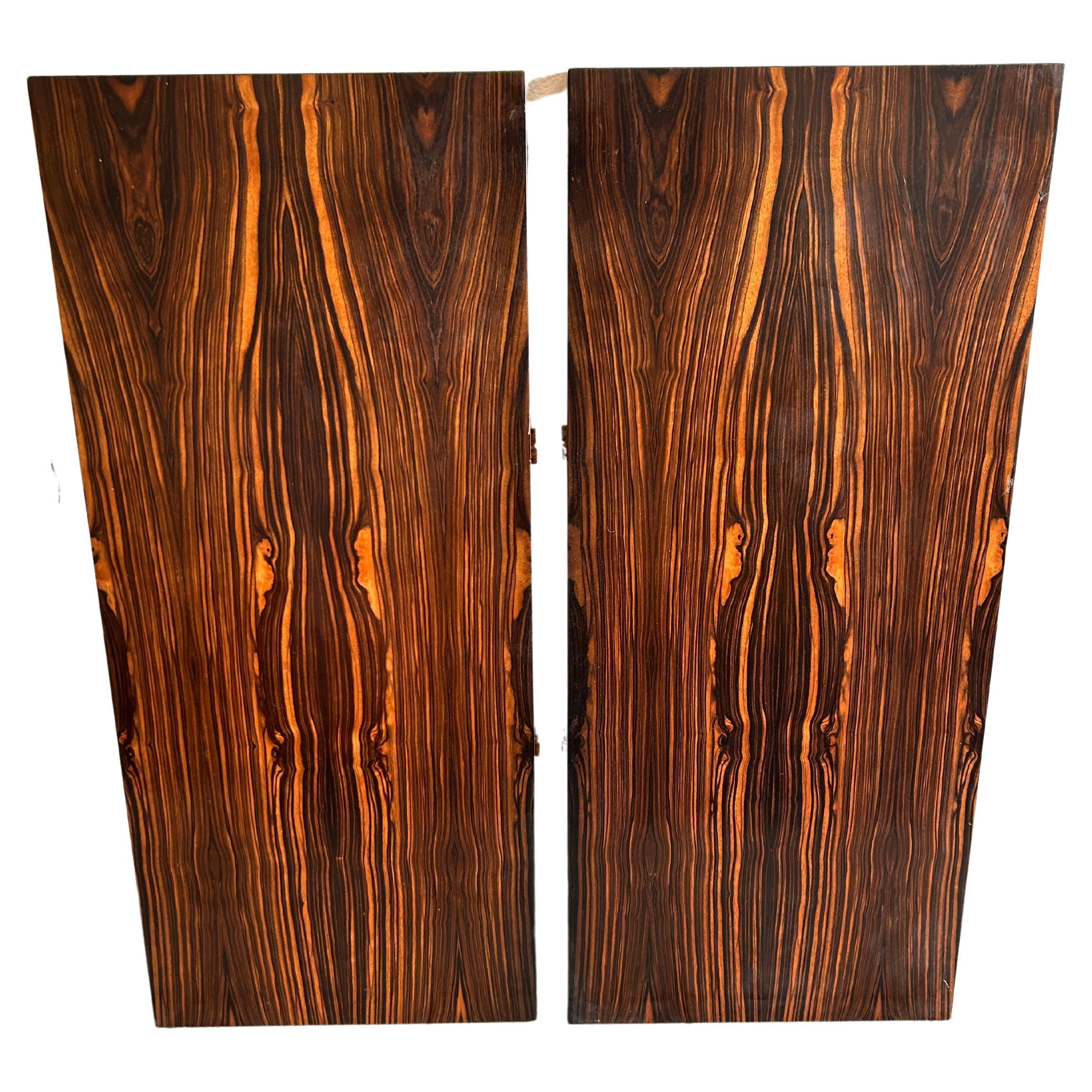 Milieu du XXe siècle Superbe table à manger à rallonge moderne en bois de rose brésilien du milieu du siècle dernier, 2 rallonges en vente