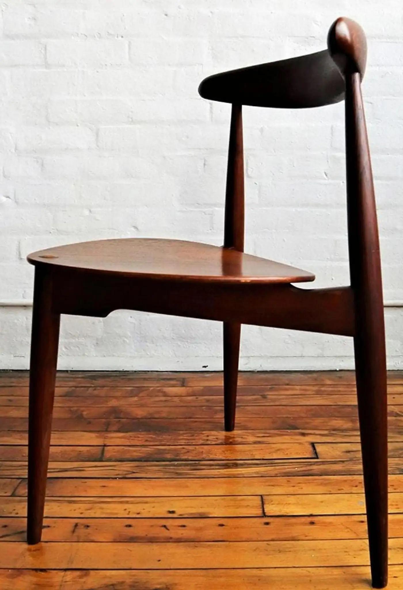 Superb Midcentury Hans Wegner FH4103 Chairs ( Up To Ten Available) In Good Condition For Sale In BROOKLYN, NY