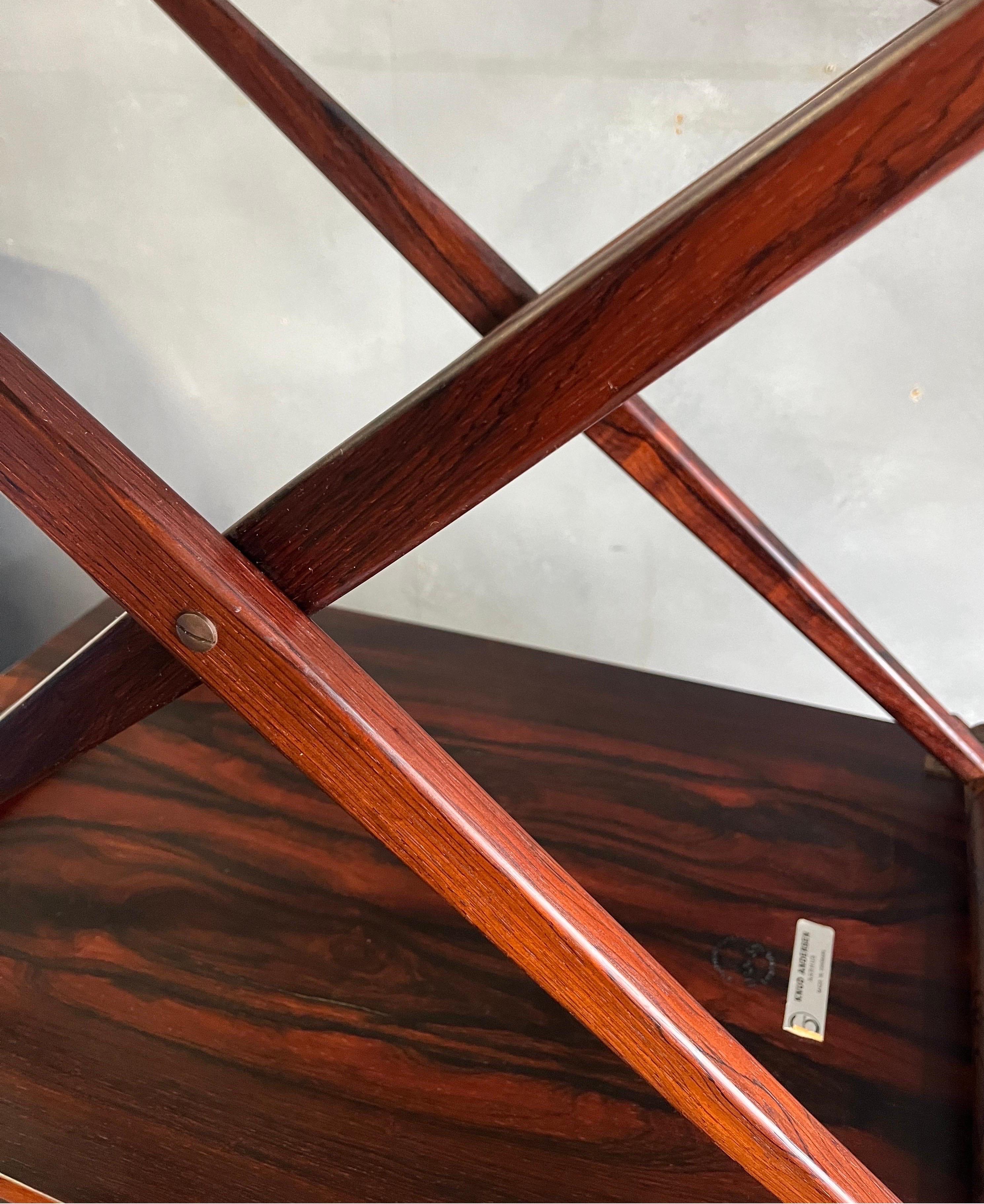 Superbe table pliante en bois de rose du milieu du siècle dernier en vente 4