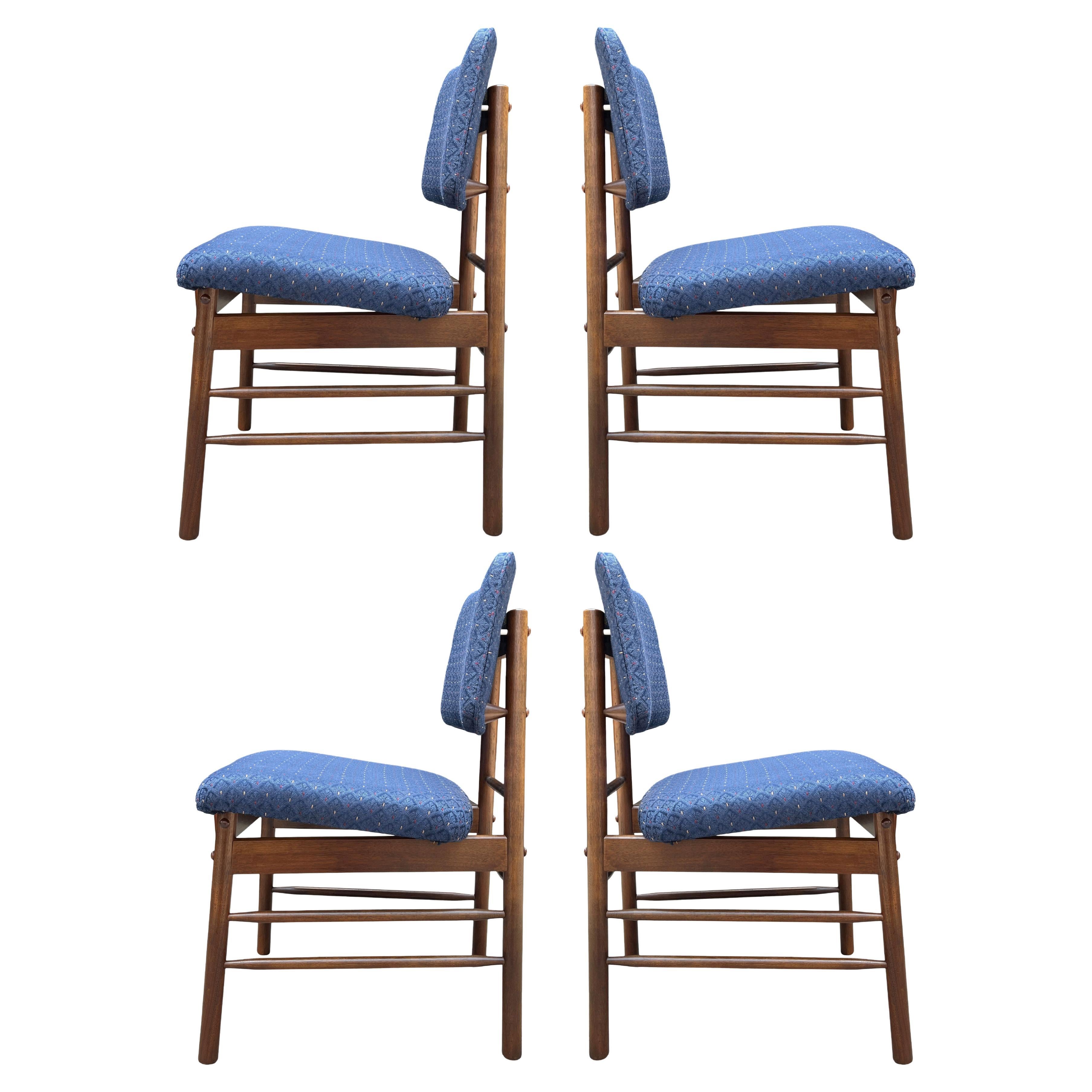 Superbe ensemble de quatre chaises de salle à manger du milieu du siècle Greta Magnusson-Grossman