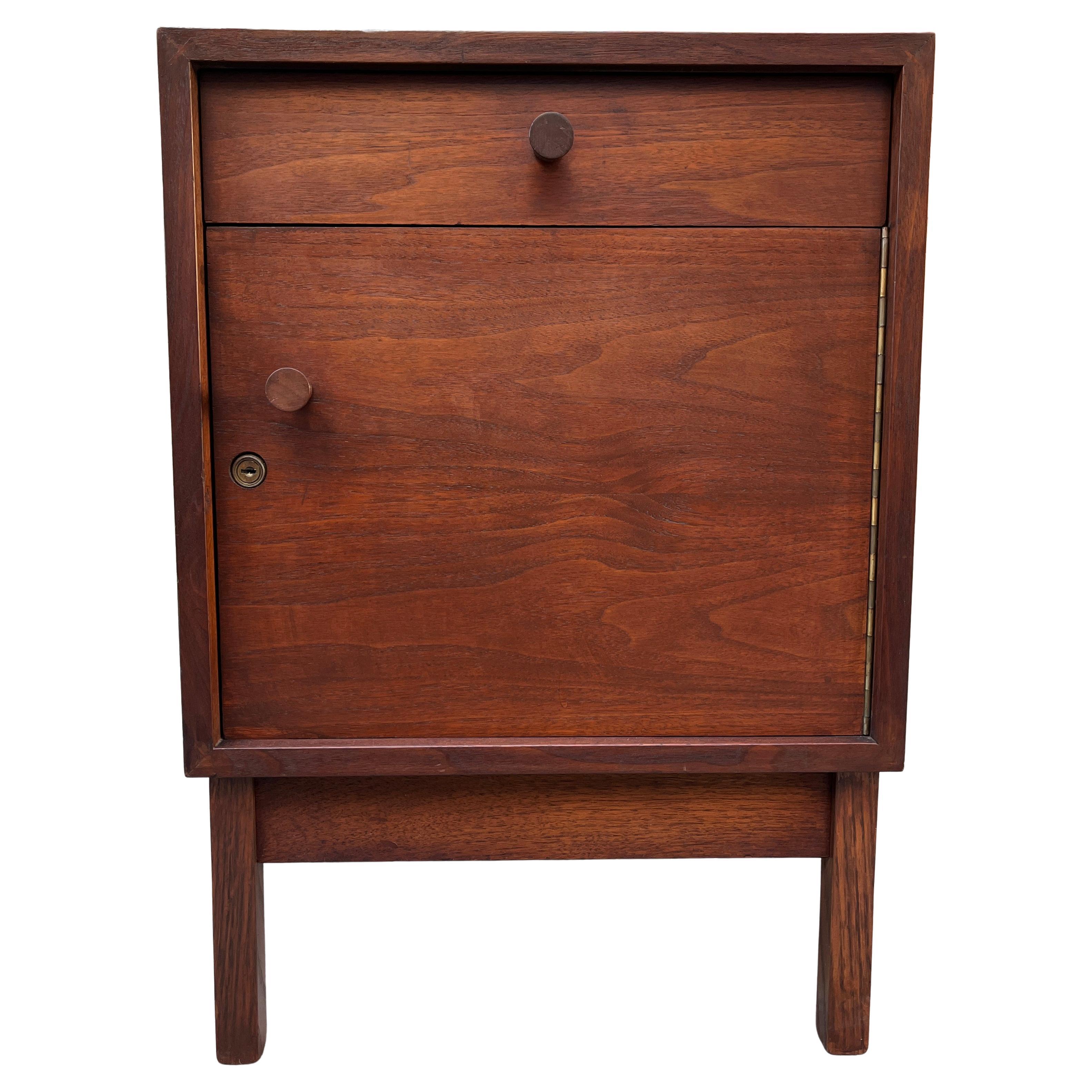 Hervorragender Midcentury Studio Crafted Night Stand des Künstlers Richard Artschwager (Moderne der Mitte des Jahrhunderts) im Angebot