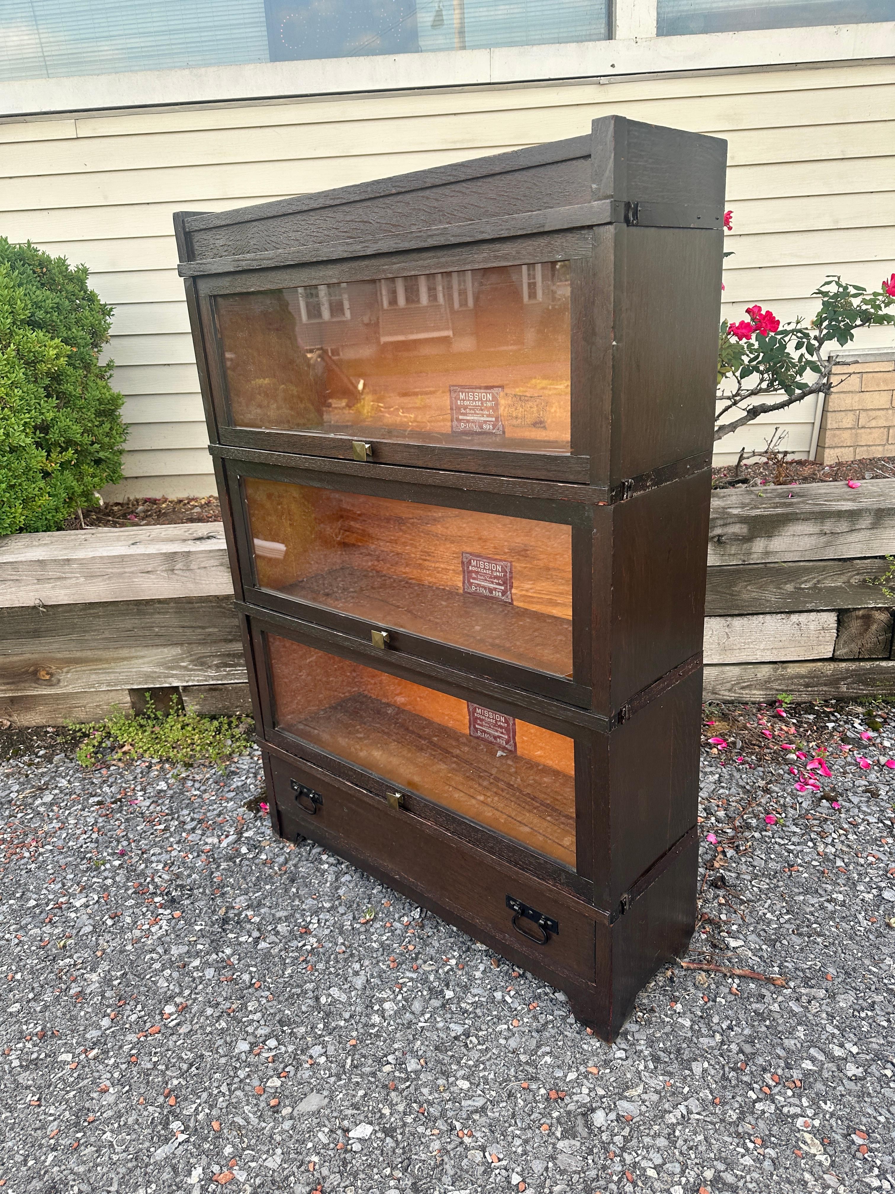 SUPERB Mission Barrister Bookcase by Globe Warnicke - W2794 in vendita 11