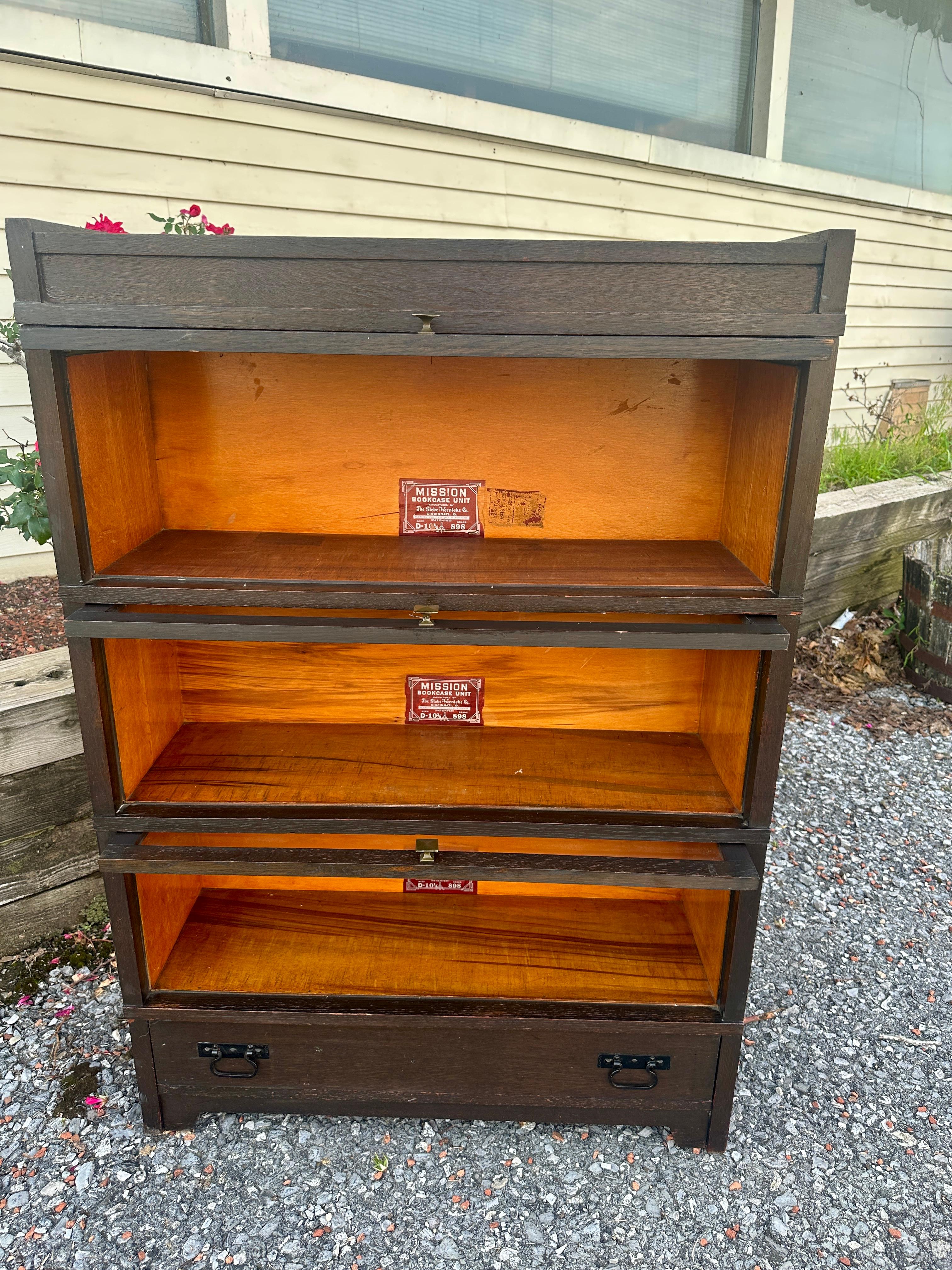 Vetro SUPERB Mission Barrister Bookcase by Globe Warnicke - W2794 in vendita