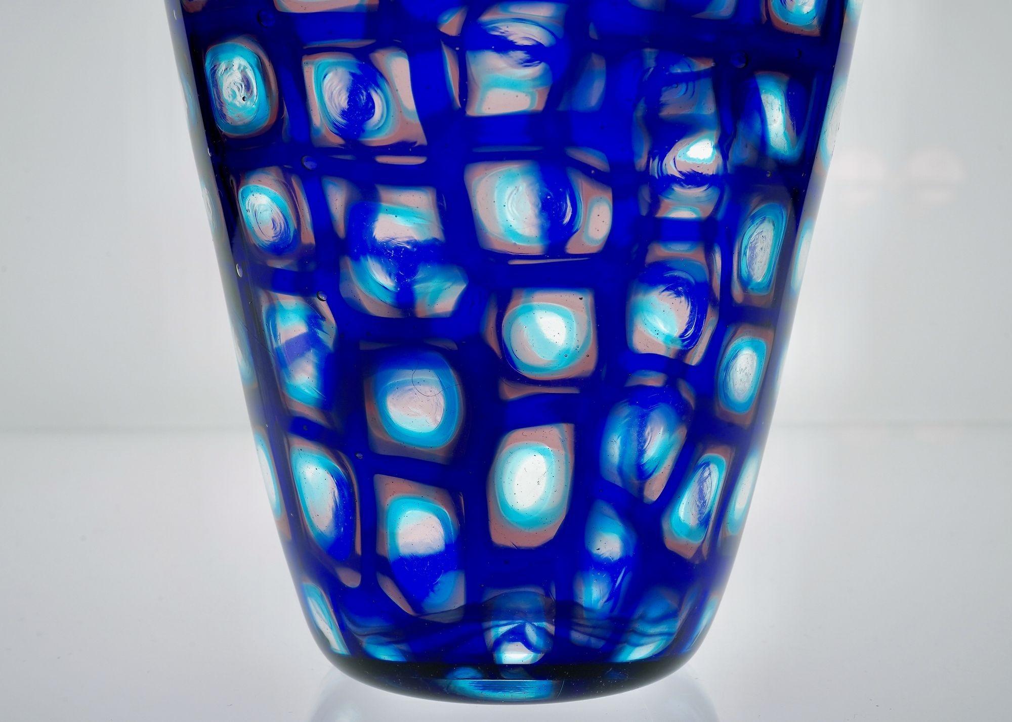 Superb Murano Vase, square cobalt murrine, with acquamarine and amethyst inside For Sale 3