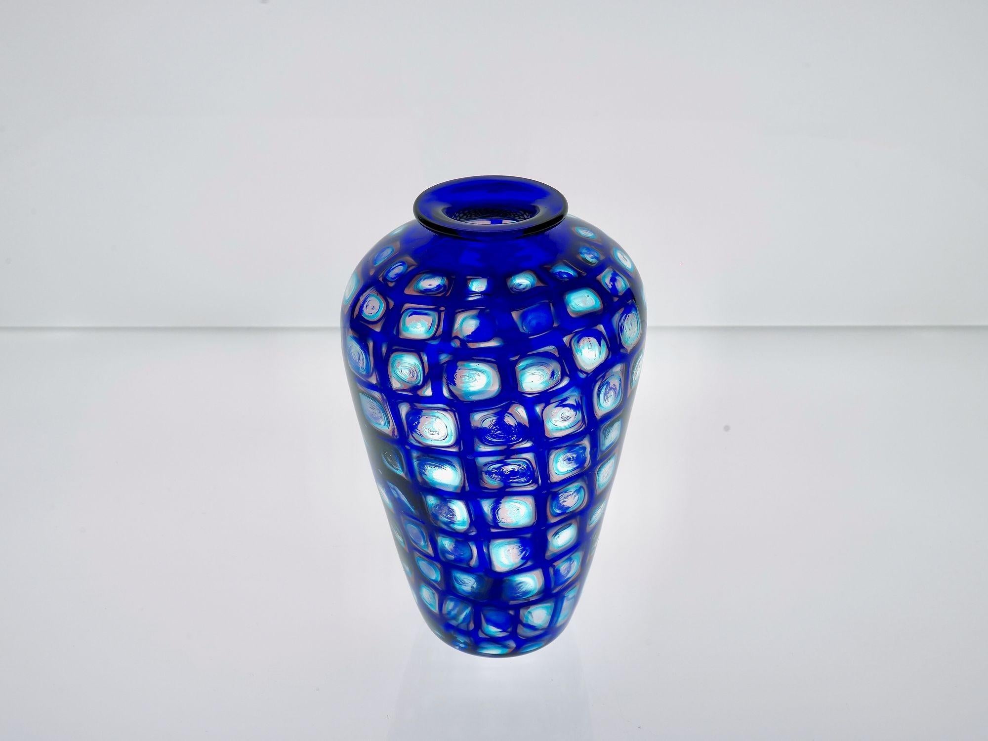 Superb Murano Vase, square cobalt murrine, with acquamarine and amethyst inside In Good Condition For Sale In Tavarnelle val di Pesa, Florence