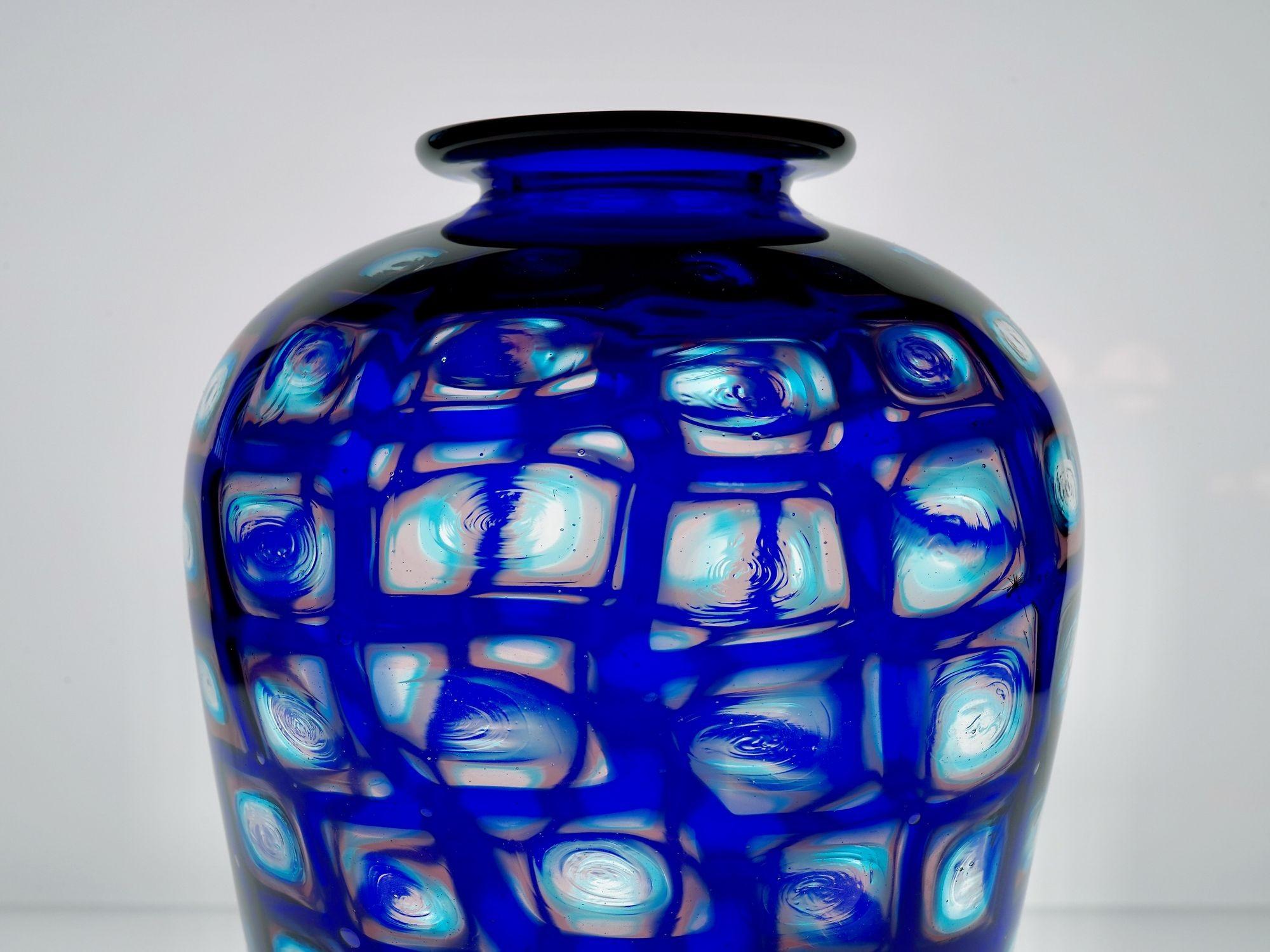 Superb Murano Vase, square cobalt murrine, with acquamarine and amethyst inside For Sale 1