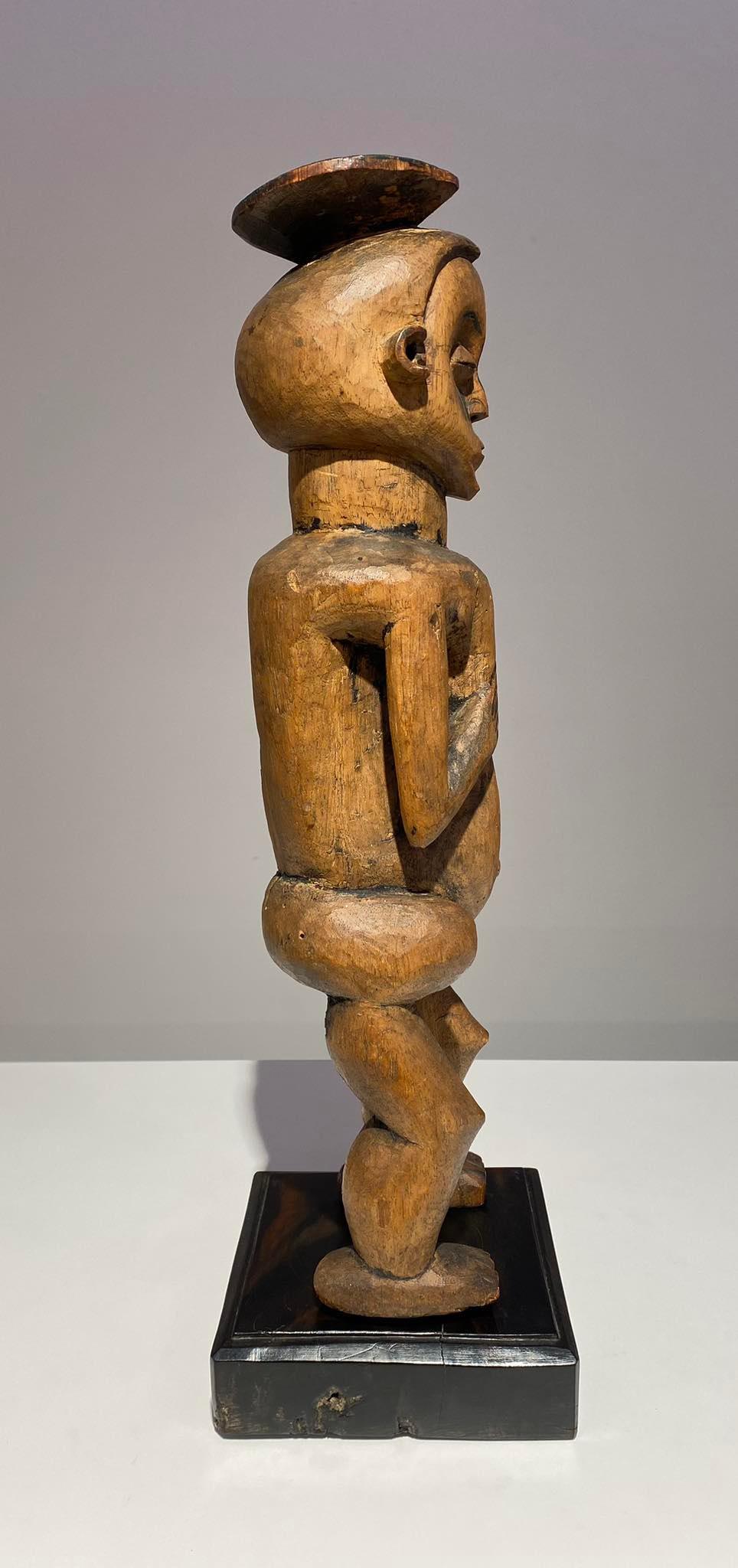 Superb museum quality Holo mvunzi wooden statue late 19th century Congo For Sale 4