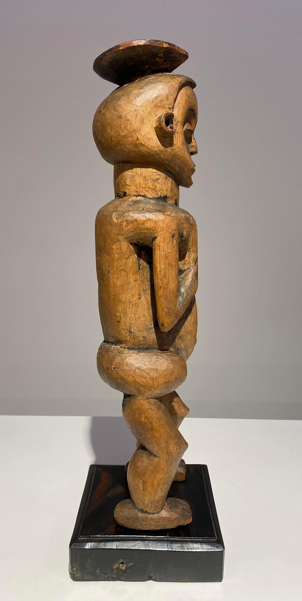 Superba statua in legno Holo mvunzi di qualità museale della fine del XIX secolo in Congo in vendita 6