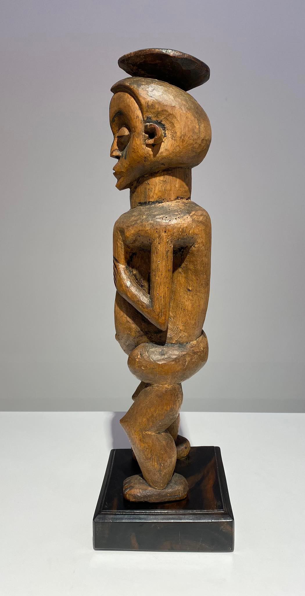 Superb museum quality Holo mvunzi wooden statue late 19th century Congo For Sale 7