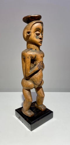 Superb museum quality Holo mvunzi wooden statue late 19th century Congo