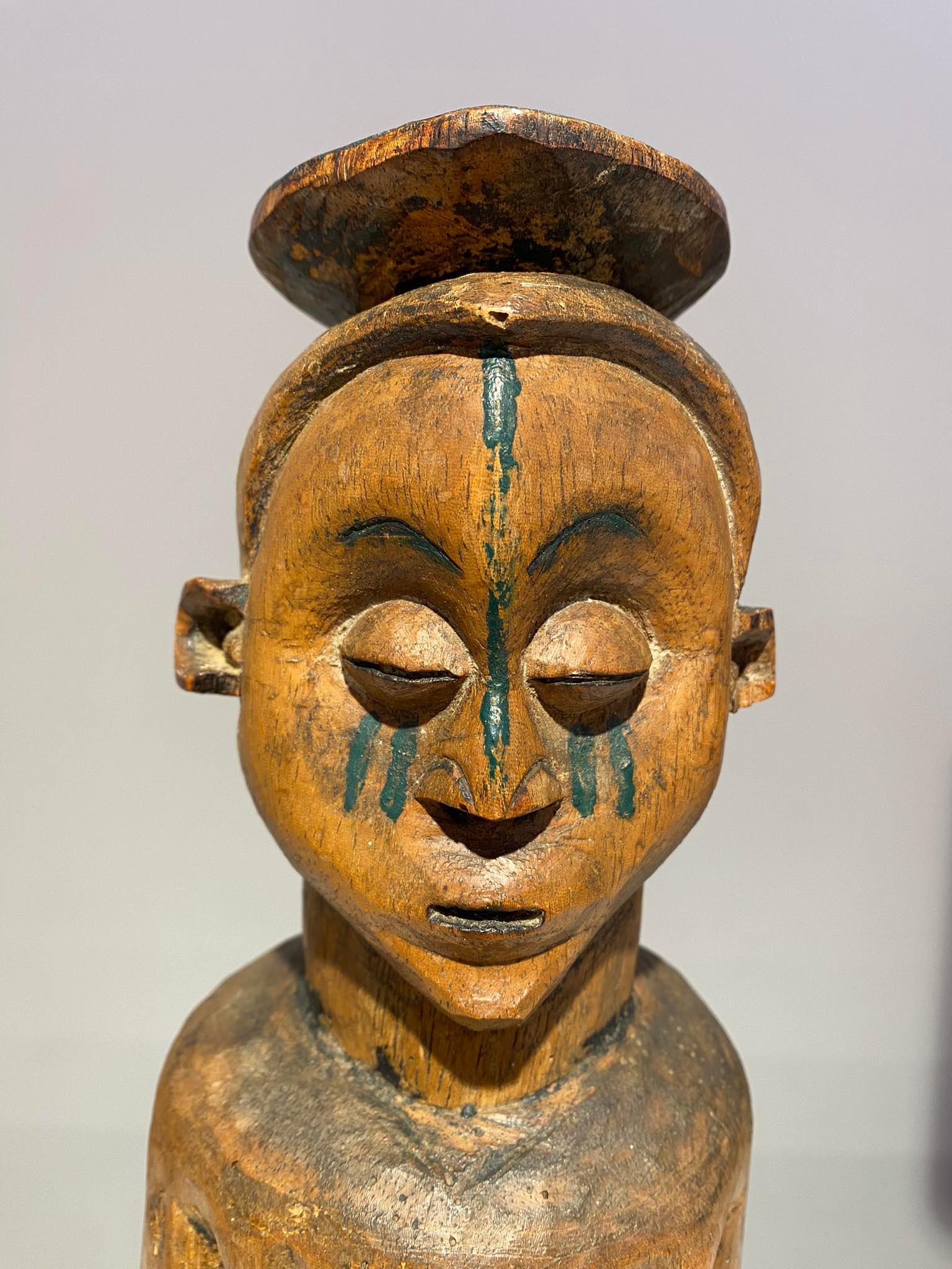 Superb museum quality Holo mvunzi wooden statue late 19th century Congo In Excellent Condition For Sale In Leuven, BE