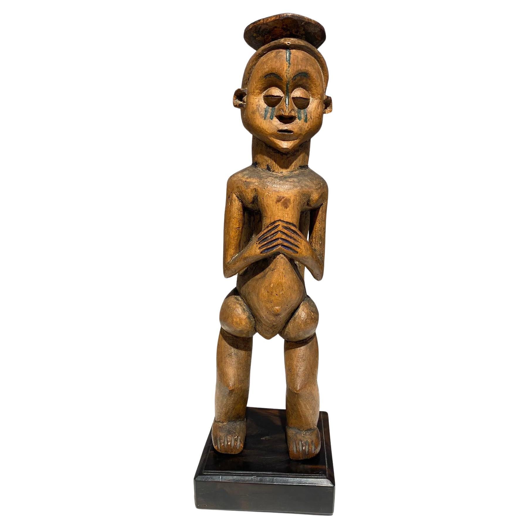 Superb museum quality Holo mvunzi wooden statue late 19th century Congo For Sale