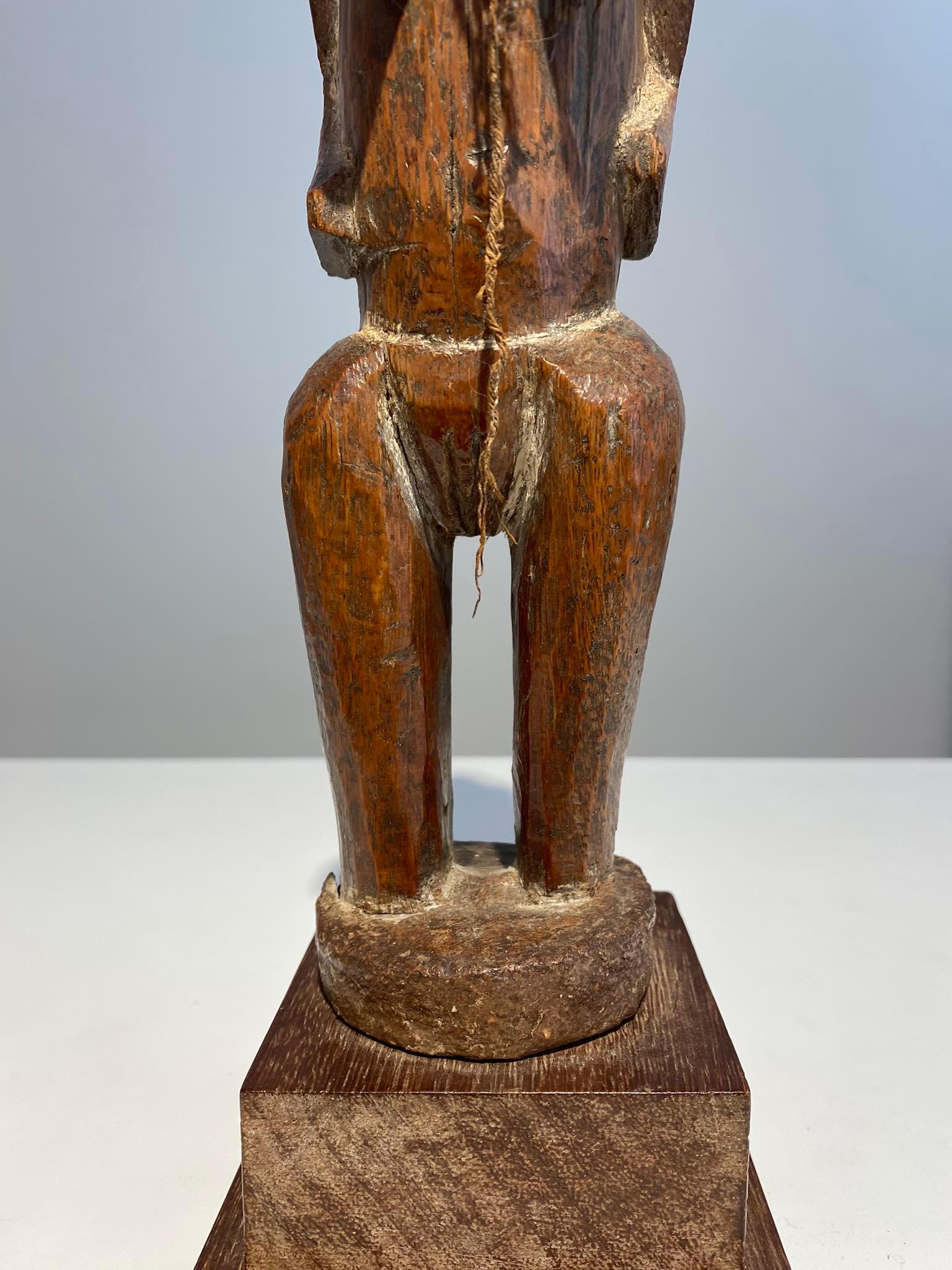 Superb museum quality Kulango Kulongo female statue Ivory Coast African Art In Excellent Condition For Sale In Leuven, BE
