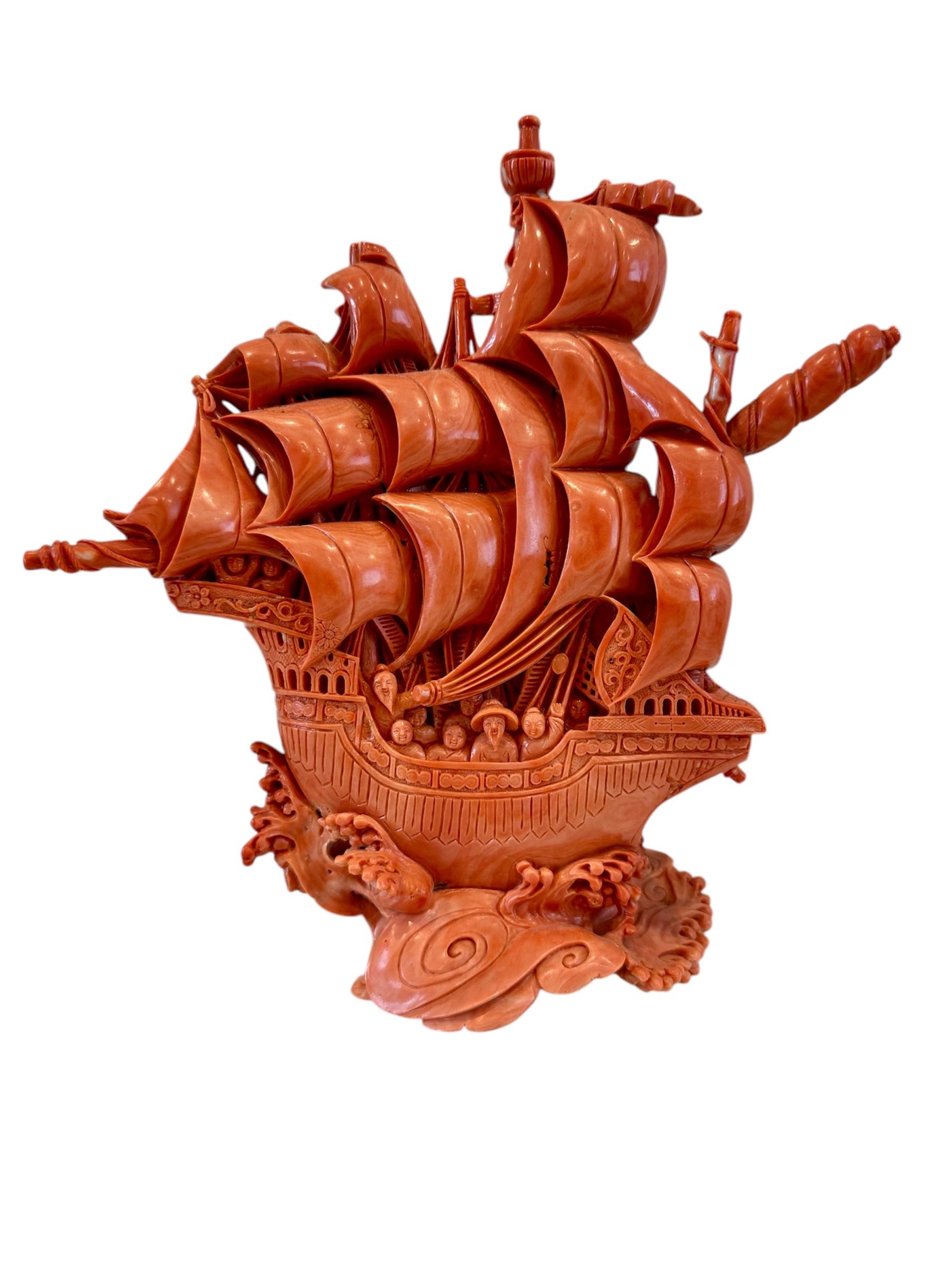 Superbe navire chinois sculpté en corail de la fin du 19e siècle de qualité muséale Unisexe en vente
