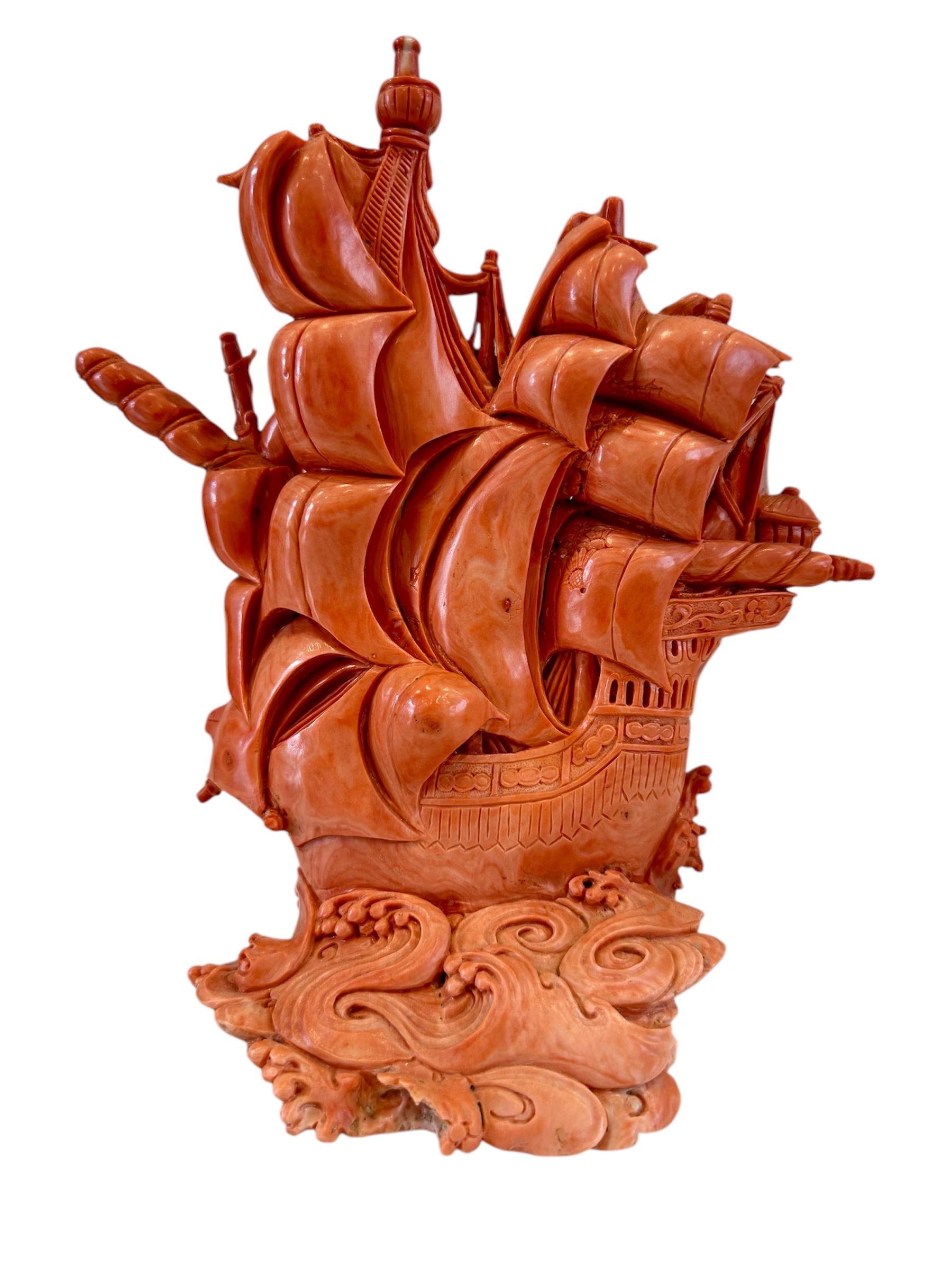 Superbe navire chinois sculpté en corail de la fin du 19e siècle de qualité muséale en vente 1