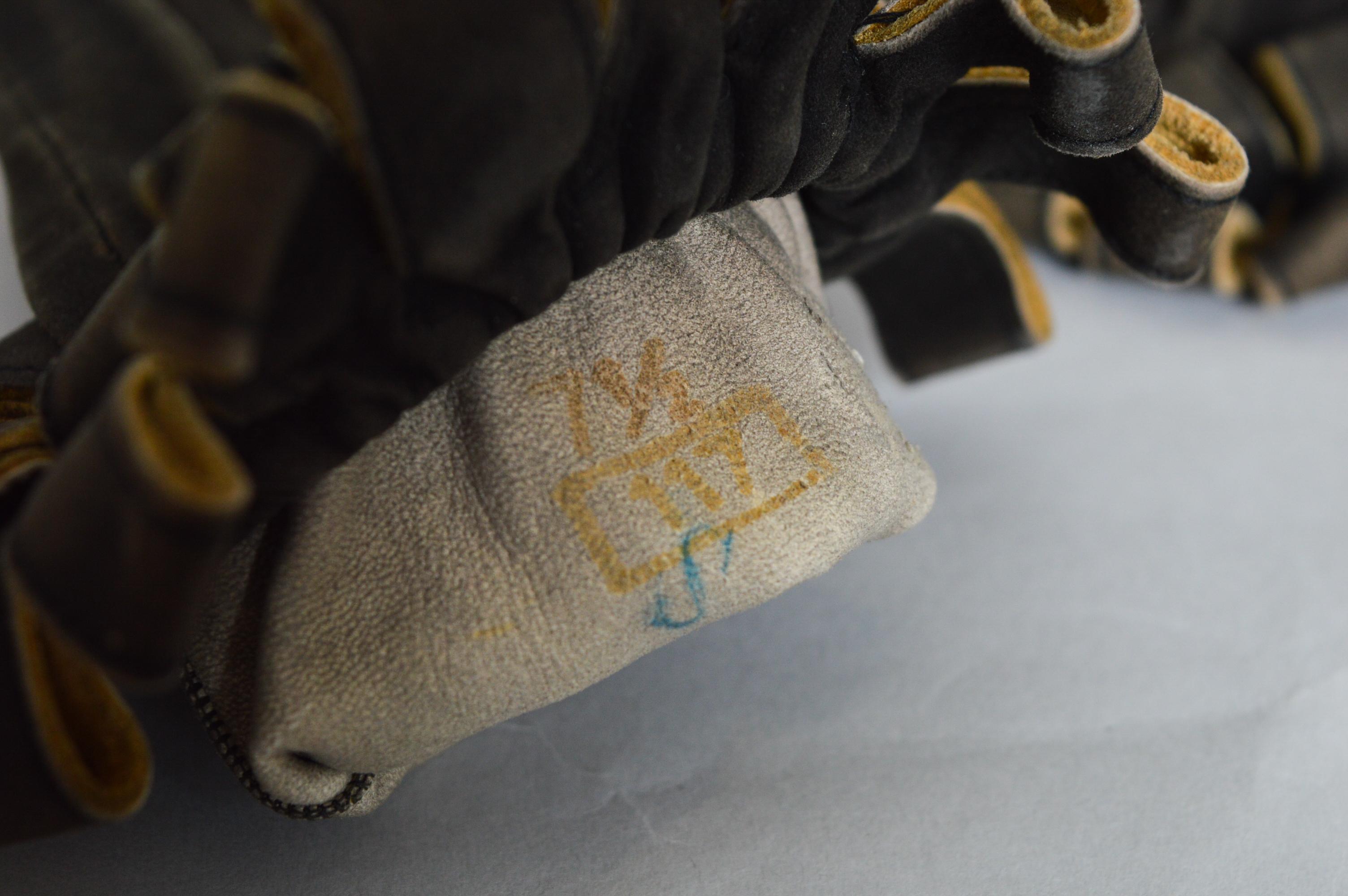 Superb Museum Worthy HERMÈS Ruff Wrist Cuff Leather Gloves - Circa 1930 For Sale 9