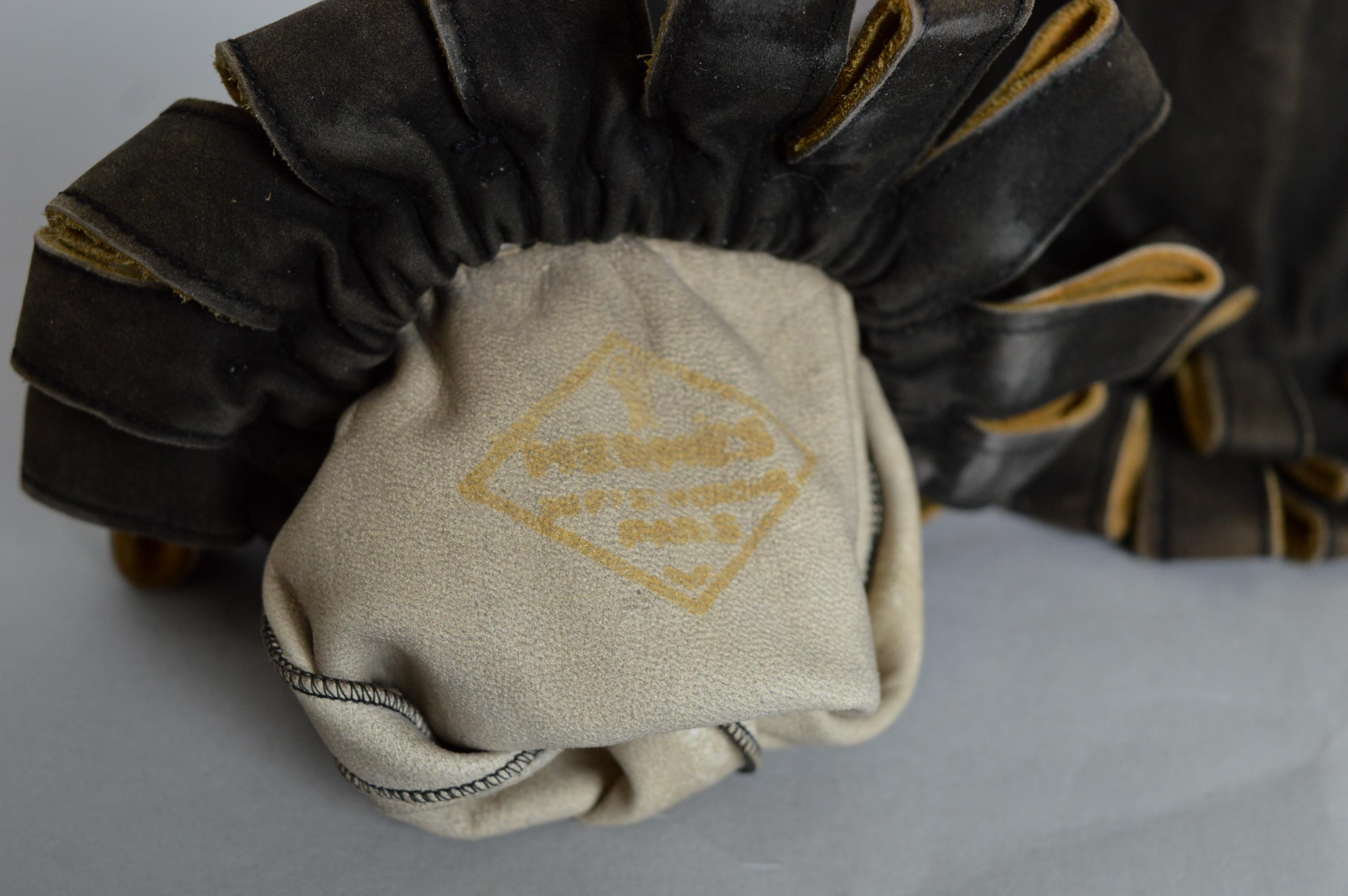 Superb Museum Worthy HERMÈS Ruff Wrist Cuff Leather Gloves - Circa 1930 For Sale 10