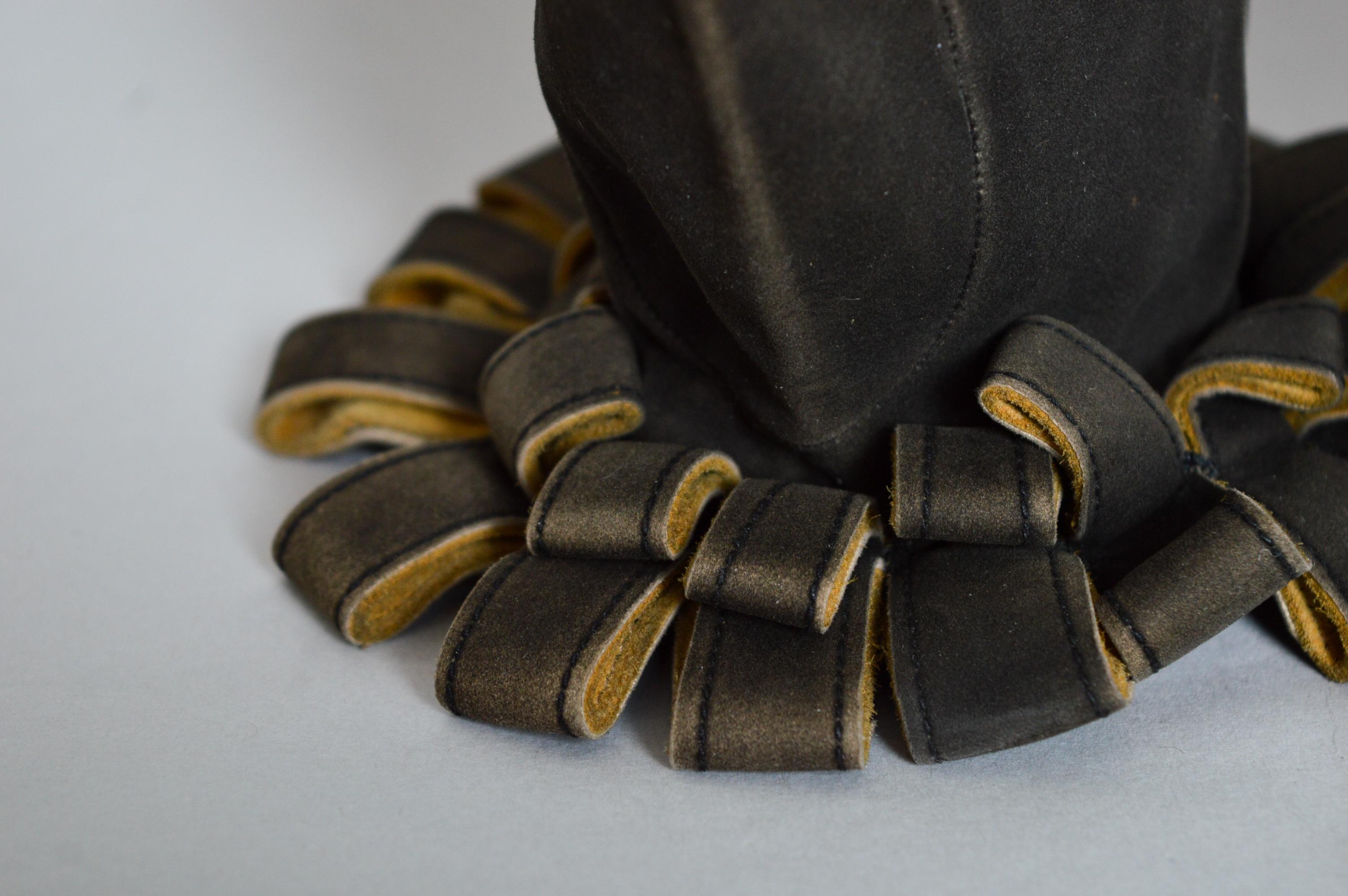 Superb Museum Worthy HERMÈS Ruff Wrist Cuff Leather Gloves - Circa 1930 For Sale 3