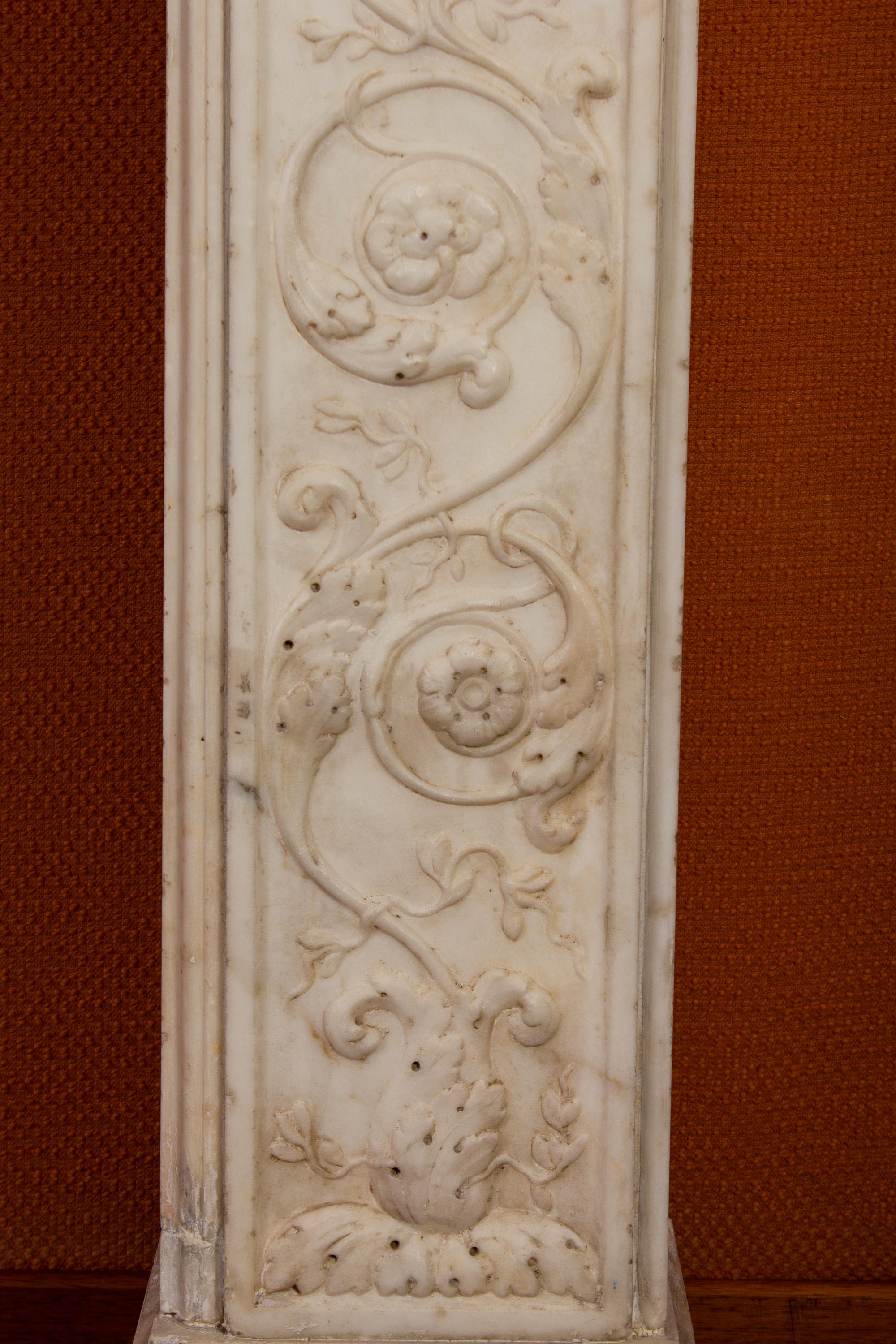 Superb Neoclassical White Marble Fireplace, Italy, 1790 In Good Condition In Rome, IT