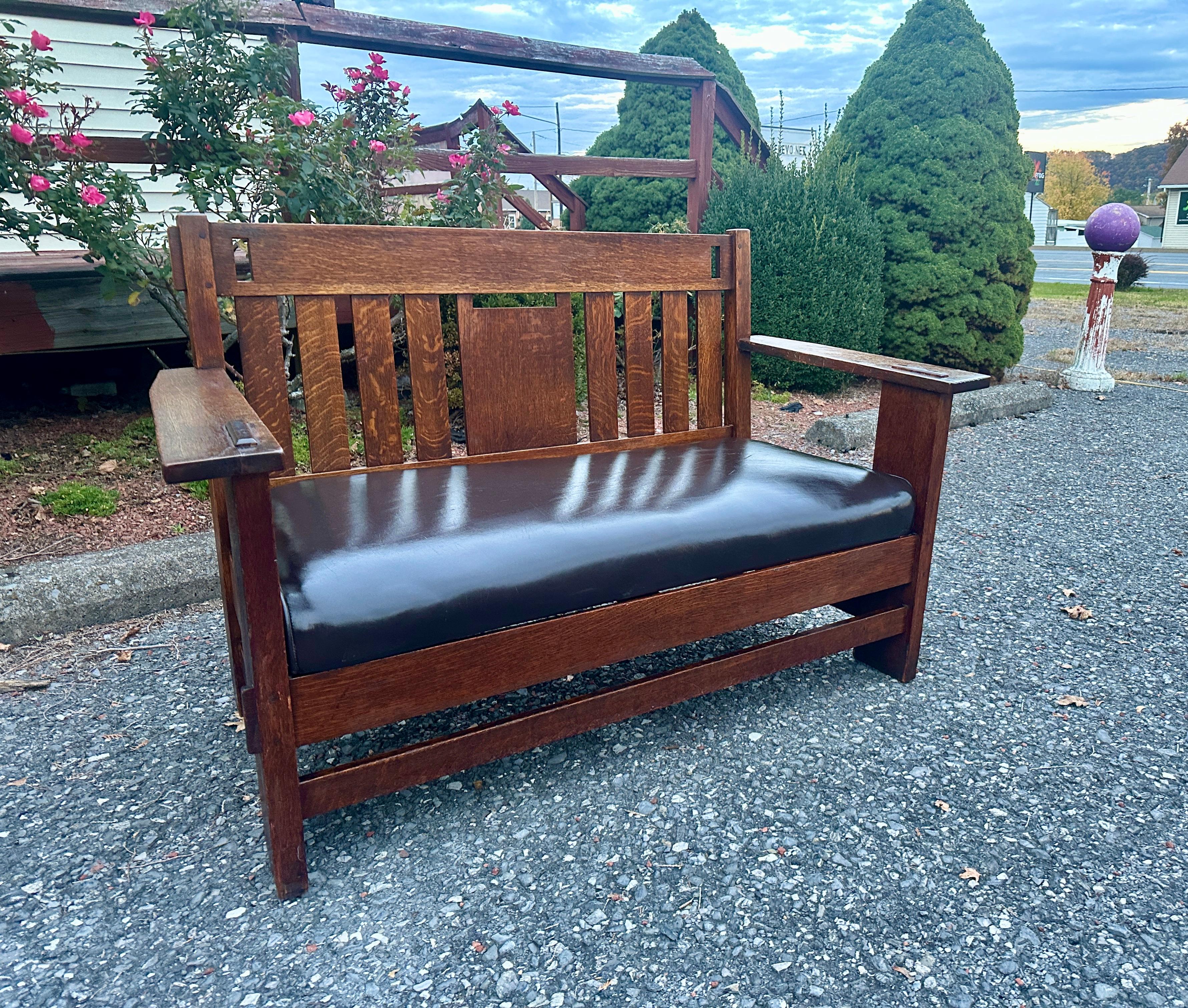 Arts and Crafts SUPERBO Set di Charles Stickley con ritaglio - W8407 in vendita