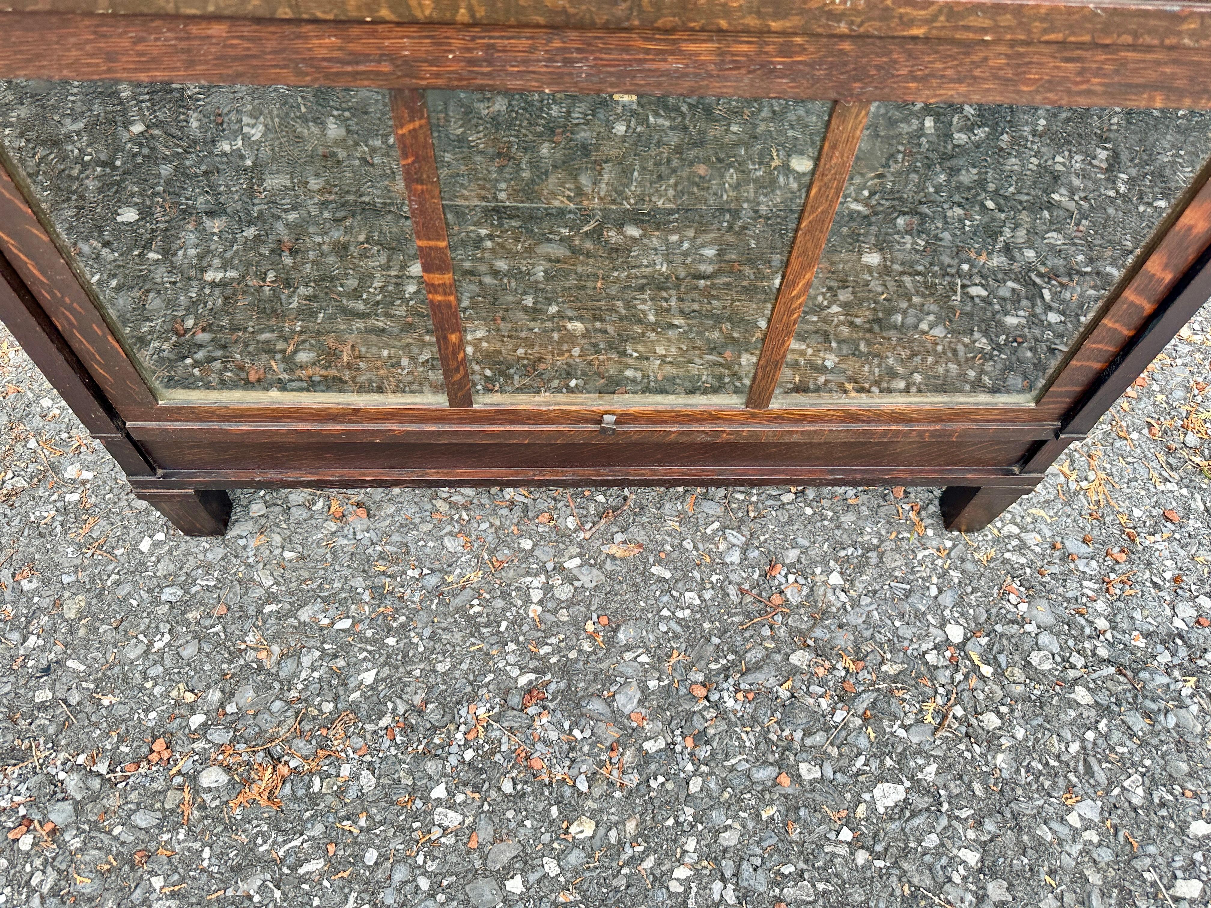 A great antique marked MACEY two (2) door barrister bookcase maid out of oak. The barrister we offering is with 3 section but one section need some work and we do not know how to fixe it.
We hope if your from big city you can find one to repair the