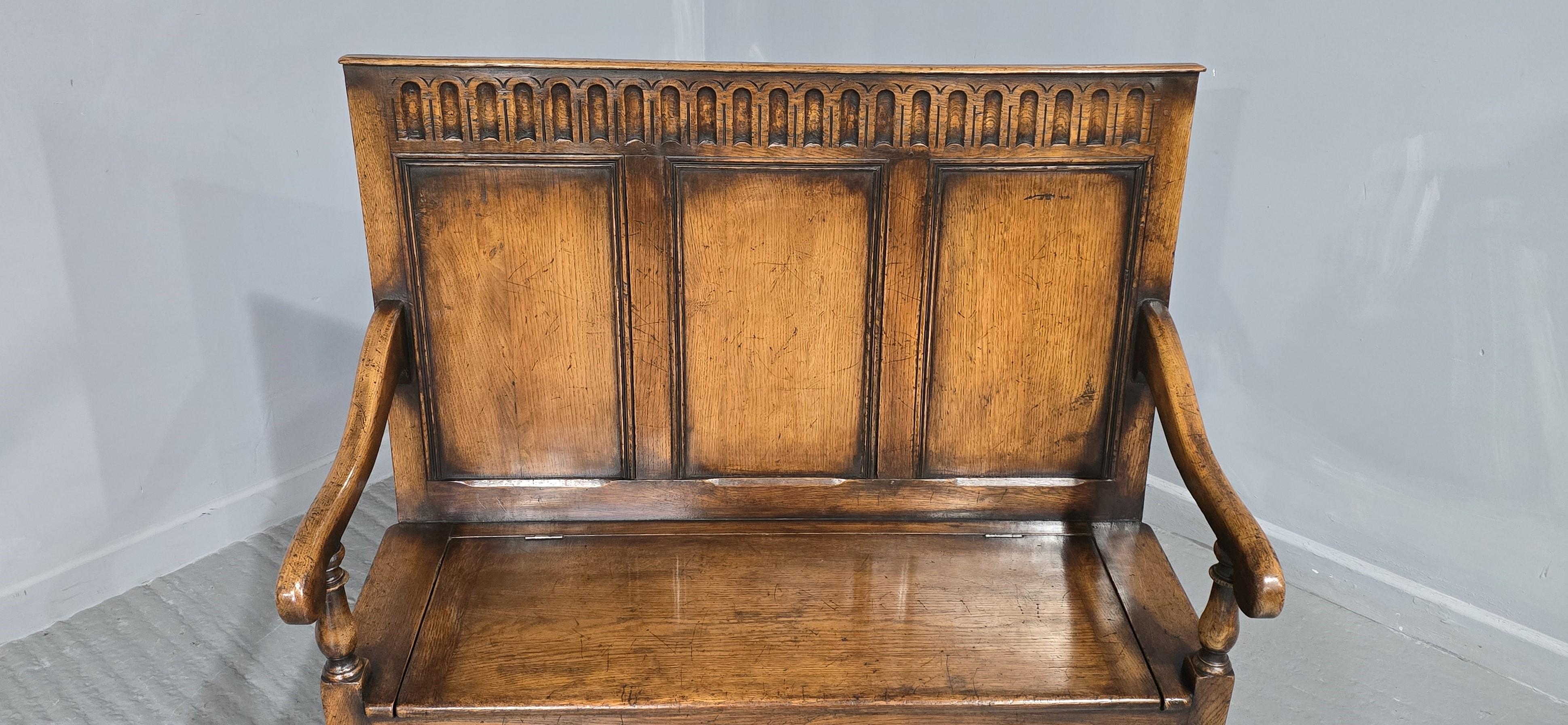 Splendida panchina Monks con pannelli in Oak In condizioni ottime in vendita a Swadlincote, GB