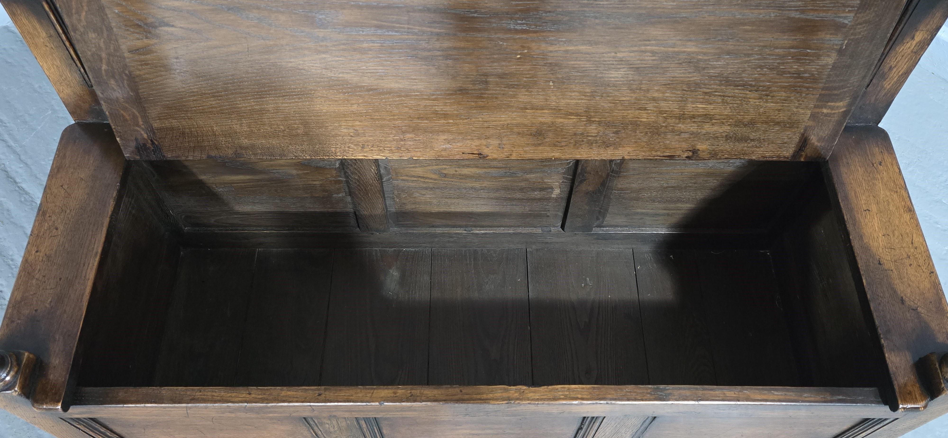 Splendida panchina Monks con pannelli in Oak in vendita 1