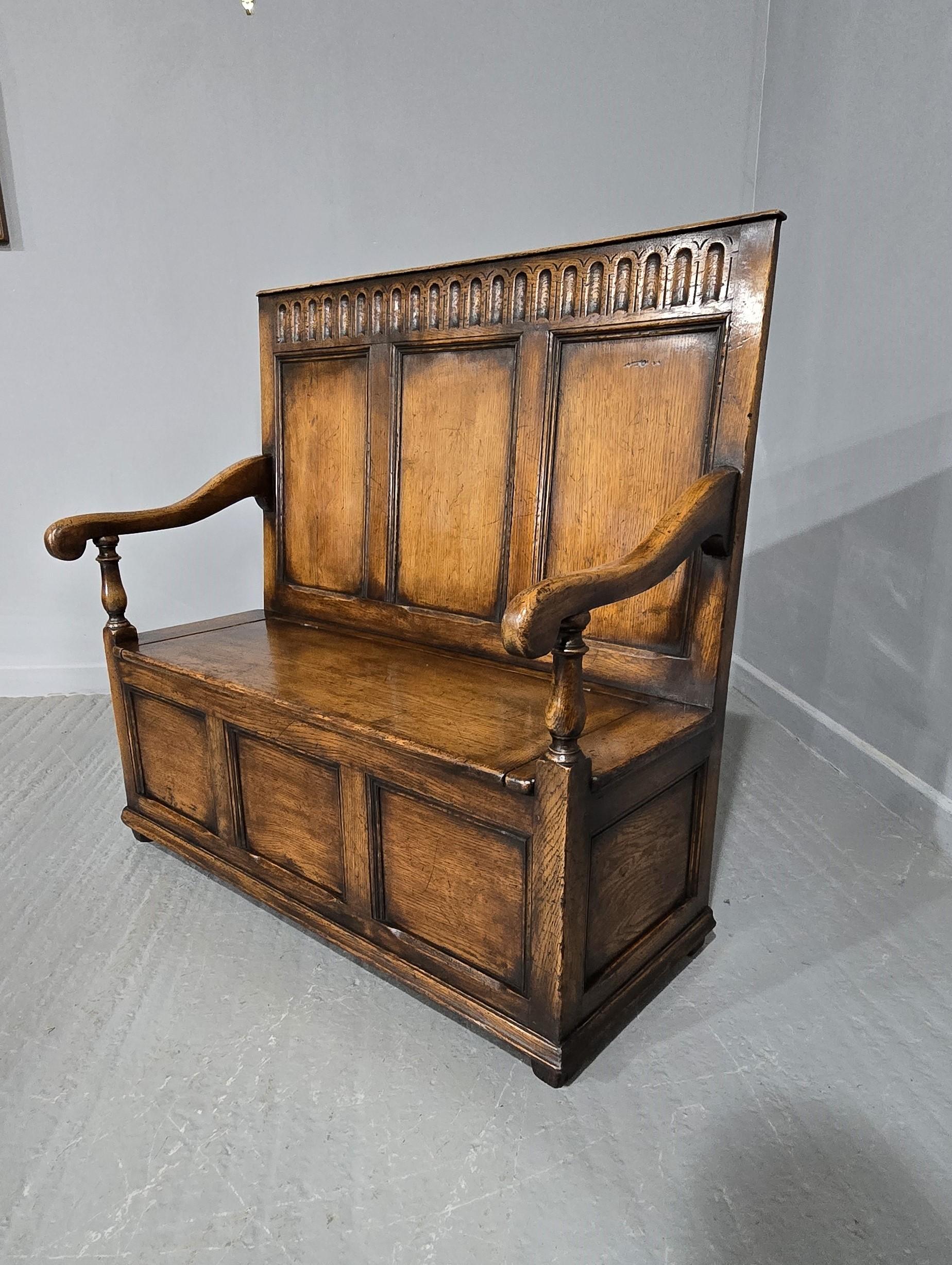 Splendida panchina Monks con pannelli in Oak in vendita 2