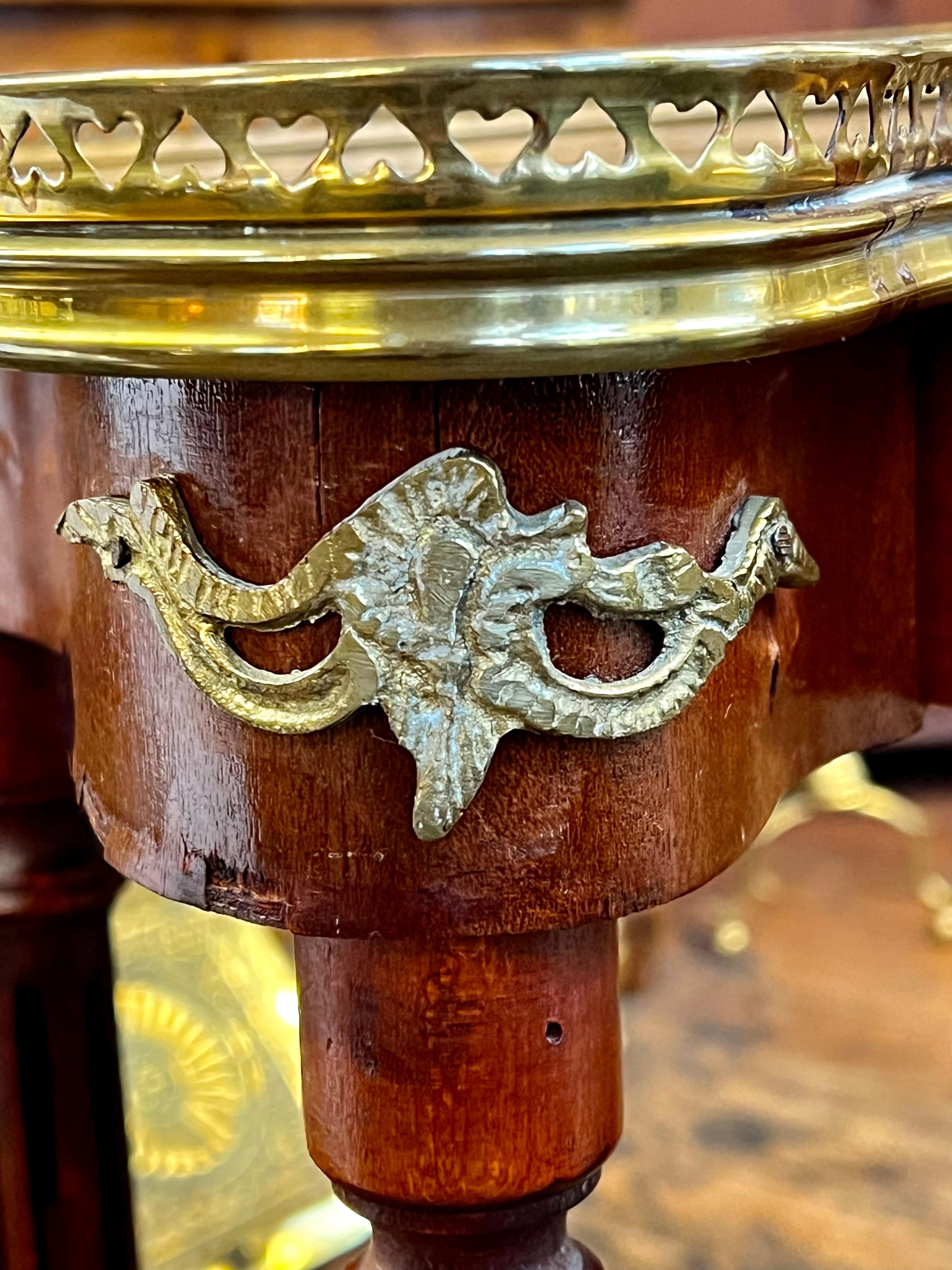 Superb Old French Marquetry Inlaid and Ormolu Mount Kidney Shape Side Table In Good Condition For Sale In Charleston, SC
