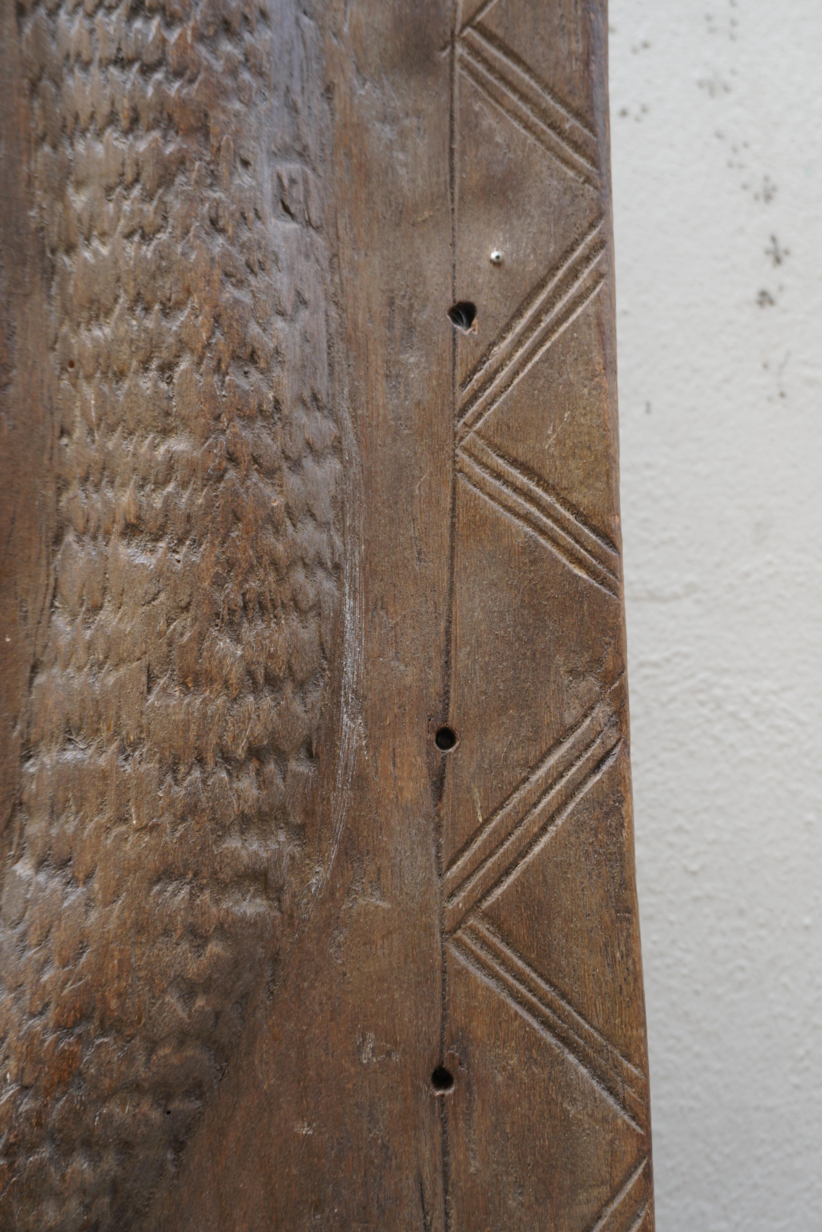 Magnífica puerta de cabaña de madera antigua de África en venta 5