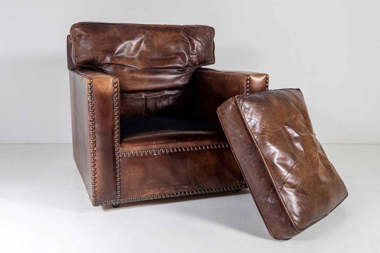 20th Century Superb Original Vintage Chelsea Bordeaux Handmade Brown Leather Armchair For Sale