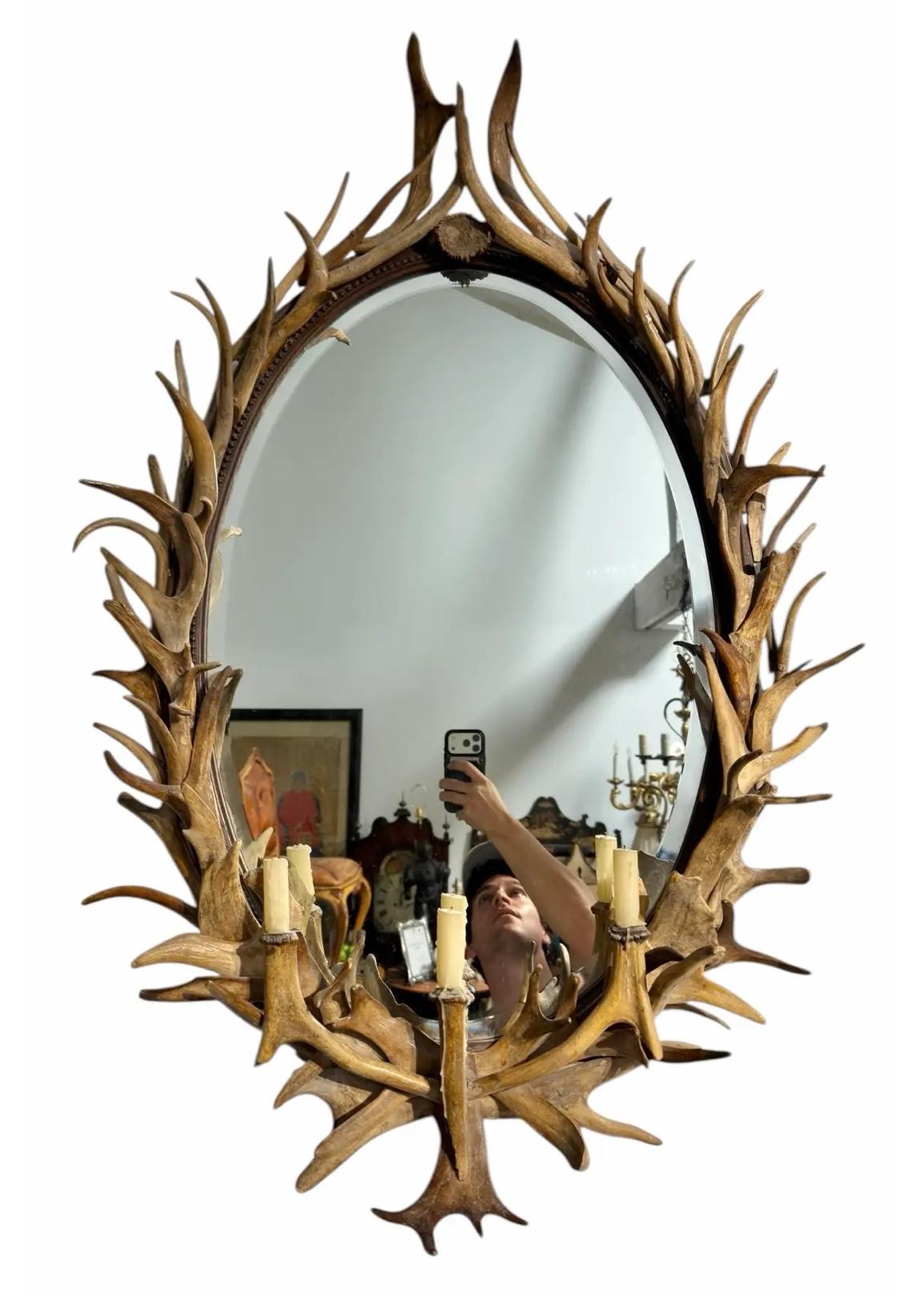 Magnífico Espejo Ovalado de Diseño Candelabro Antler Rústico en venta