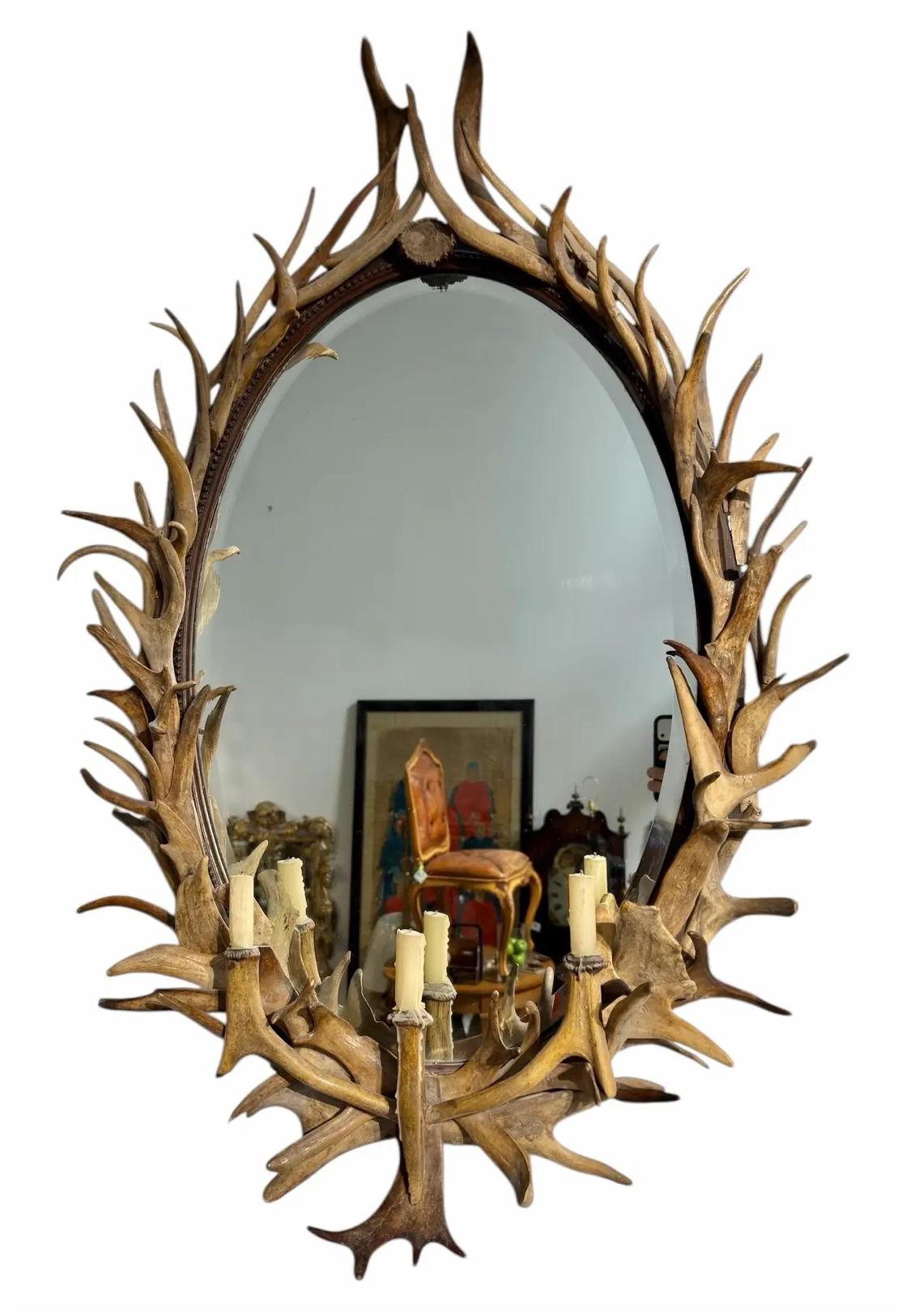 Magnífico Espejo Ovalado de Diseño Candelabro Antler Estadounidense en venta
