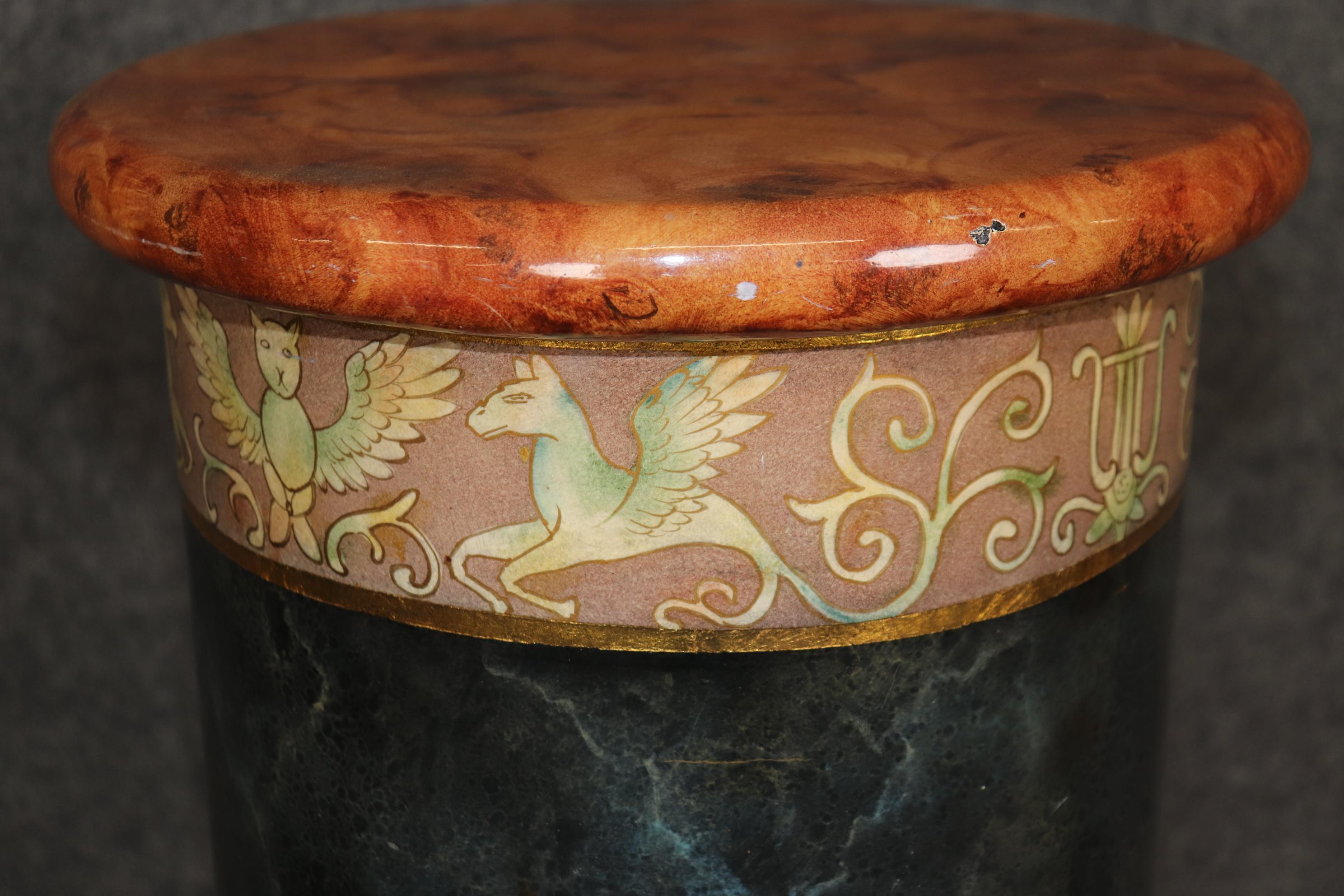 Superb Paint dekoriert Französisch Reich neoklassischen Pedestal Fern Stand (Mitte des 20. Jahrhunderts) im Angebot