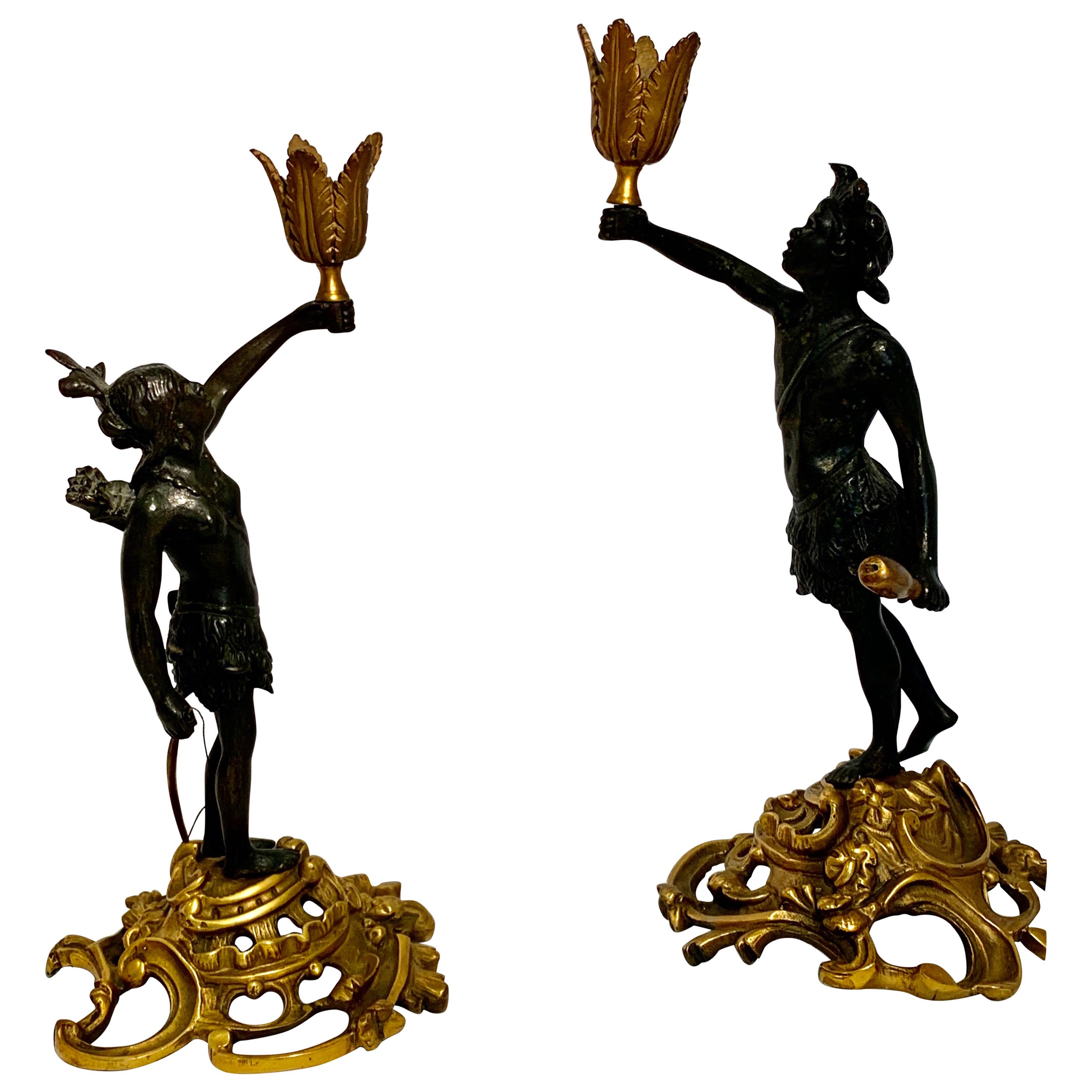 Superbe paire de chandeliers russes en bronze patiné en fonte patinée, russes
