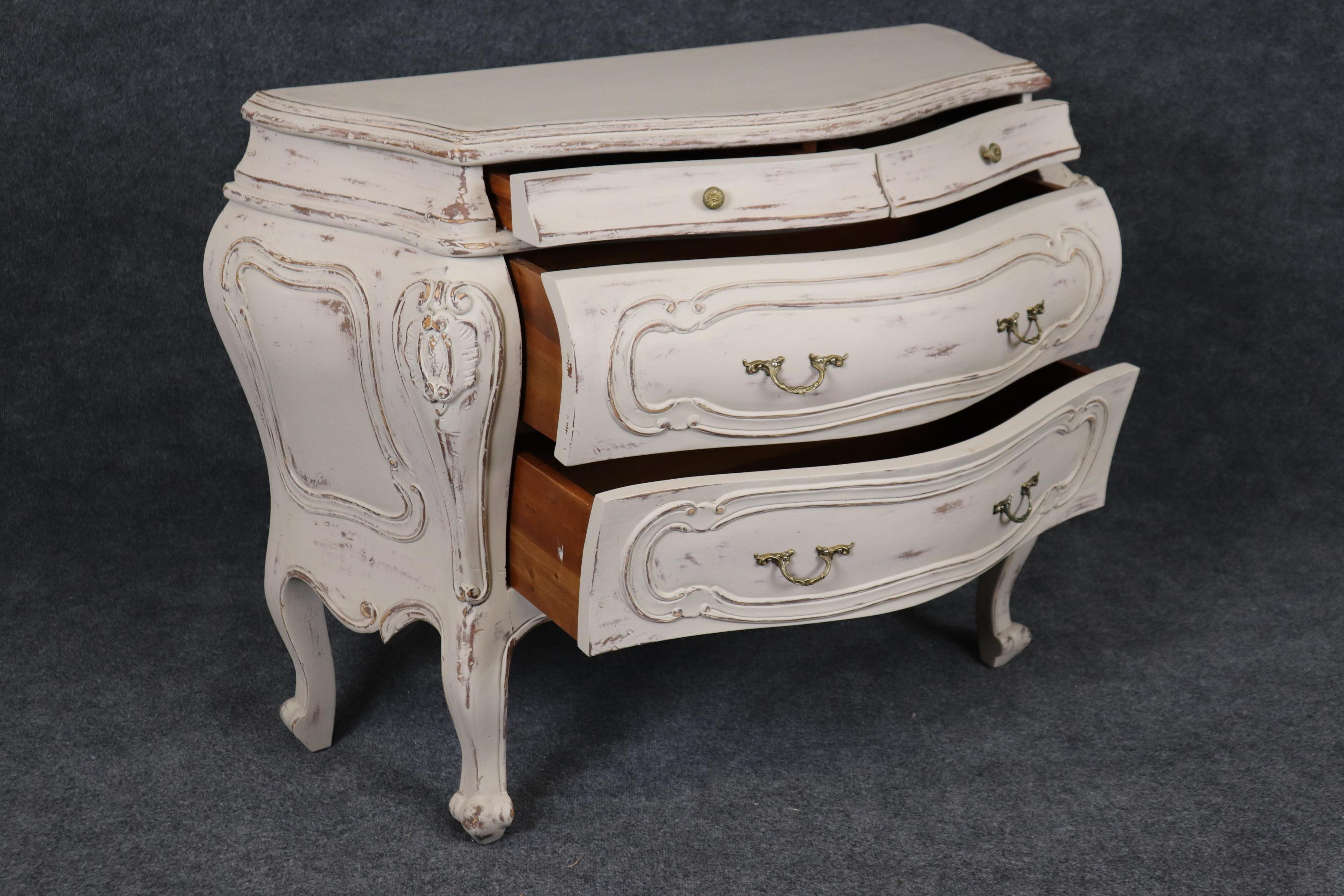 Mid-20th Century Superb Pair Cottage Chic Paint Decorated Soft White Swedish Gustavian Commodes For Sale