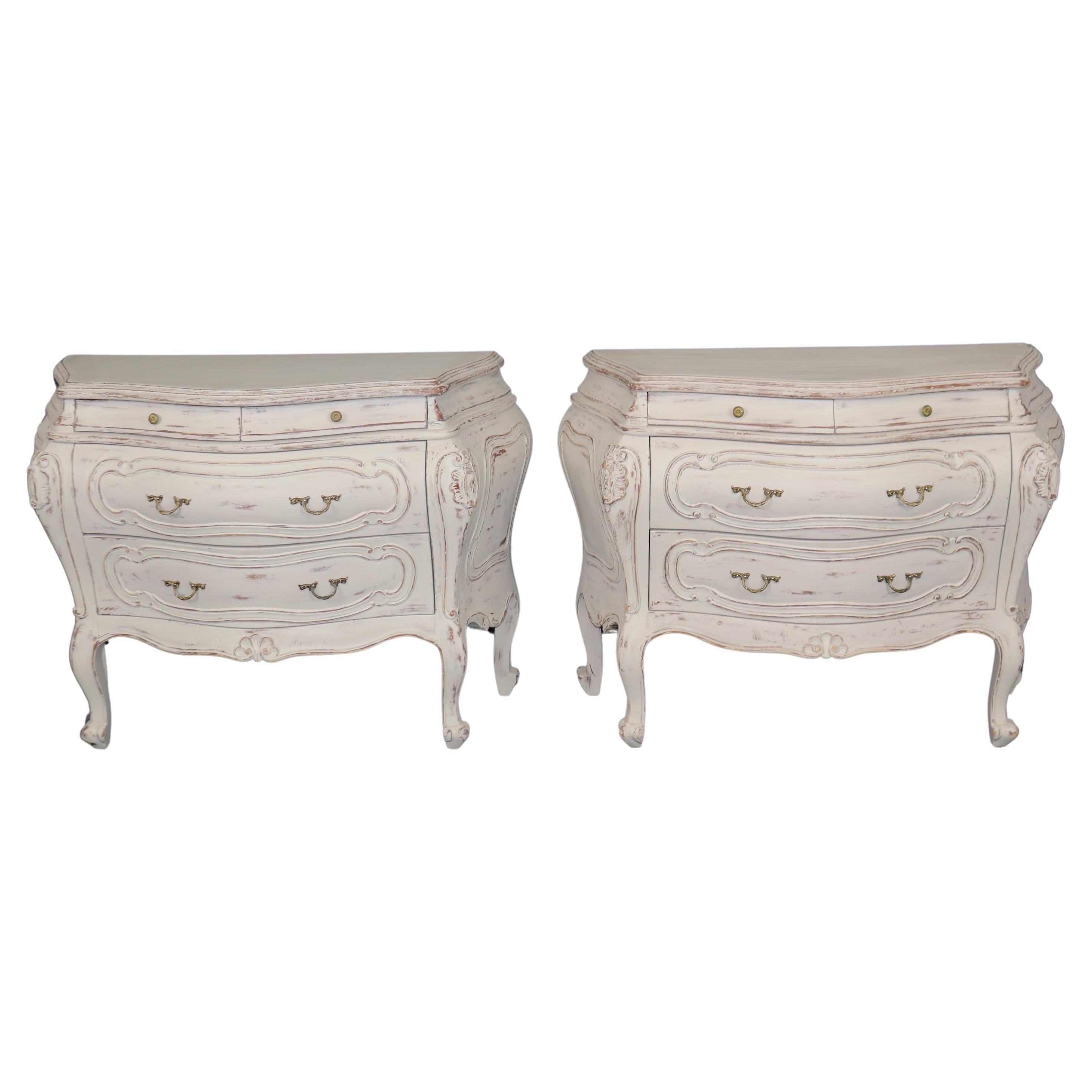 Espléndida Pareja Cómodas Suecas Gustavianas Decoradas con Pintura Cottage Chic Blanco Suave