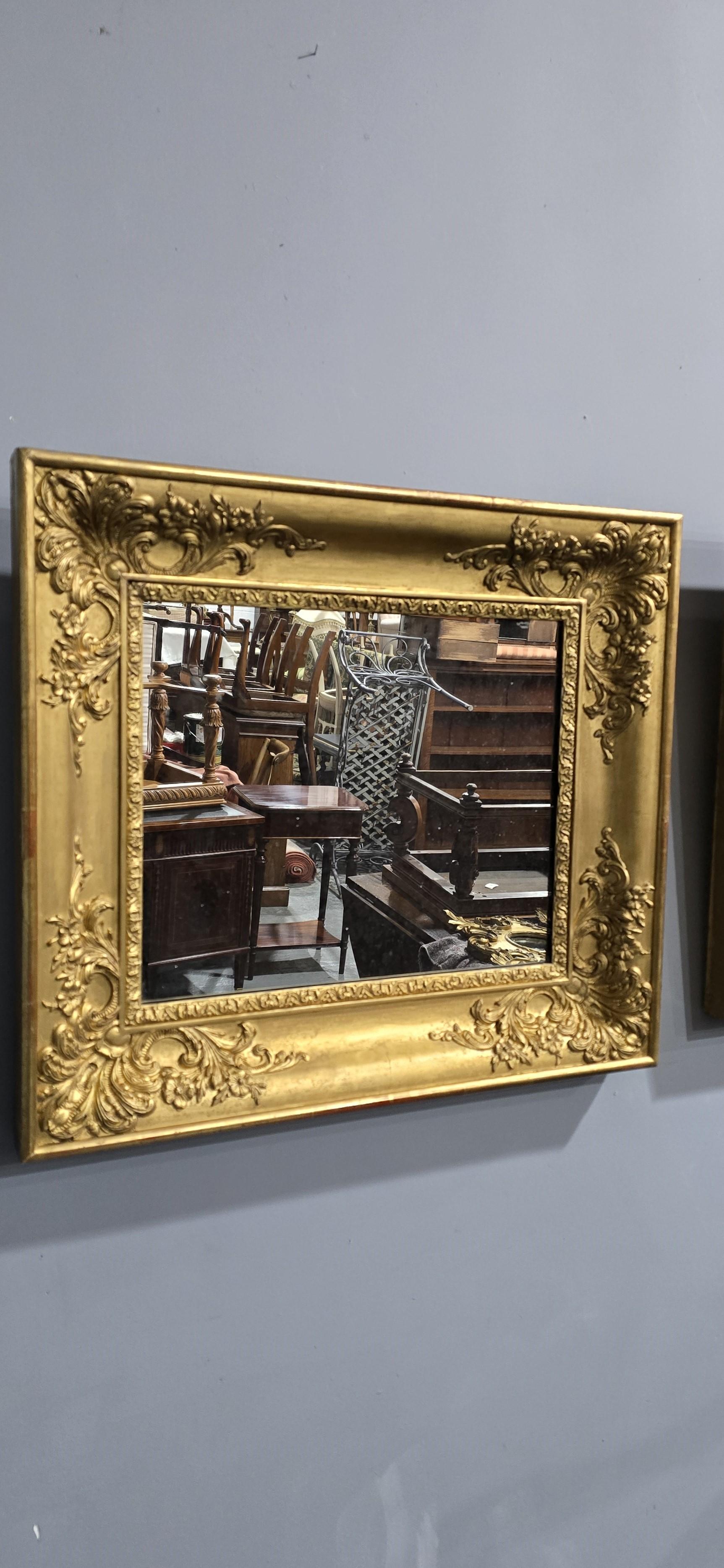 Rococo Superbe paire de miroirs muraux dorés du début de l'époque victorienne en vente