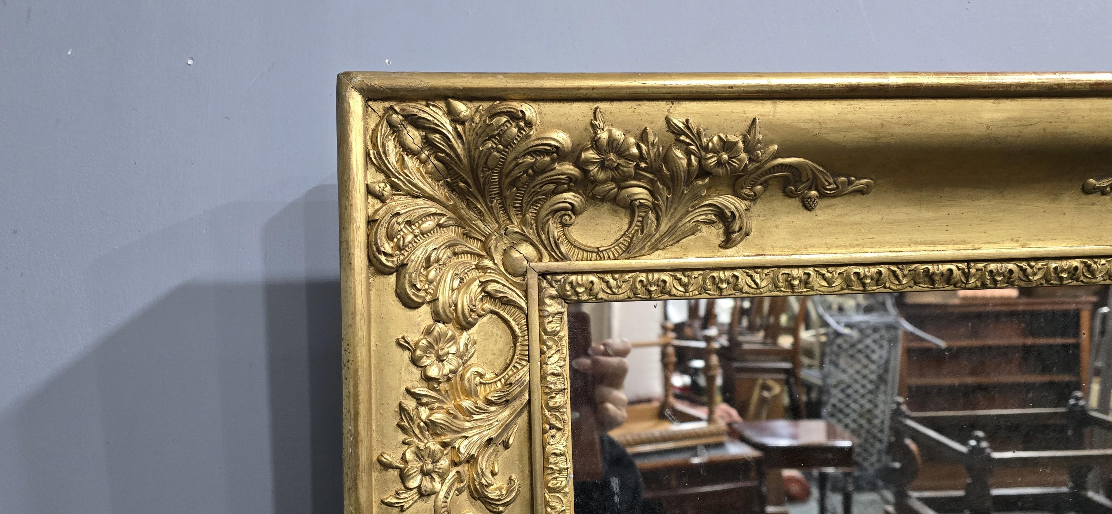 XIXe siècle Superbe paire de miroirs muraux dorés du début de l'époque victorienne en vente