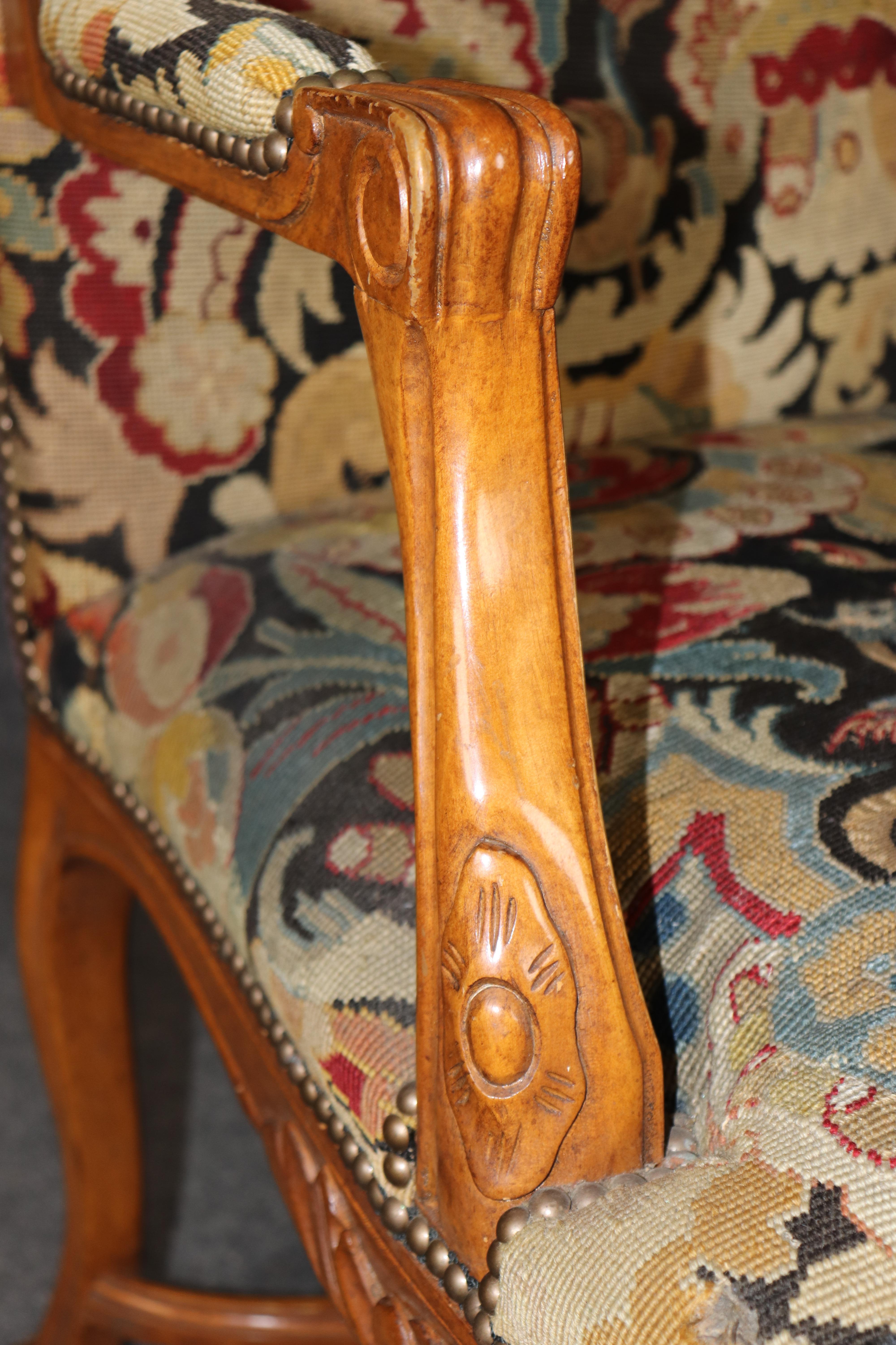 Superba coppia di poltrone da trono figurate francesi Luigi XV 1900 in vendita 4