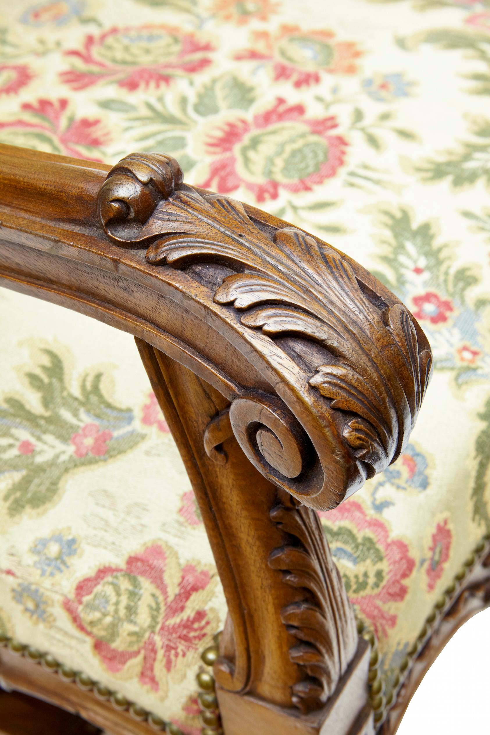 Superb Pair of 19th Century Carved Walnut French Armchairs In Good Condition In Debenham, Suffolk