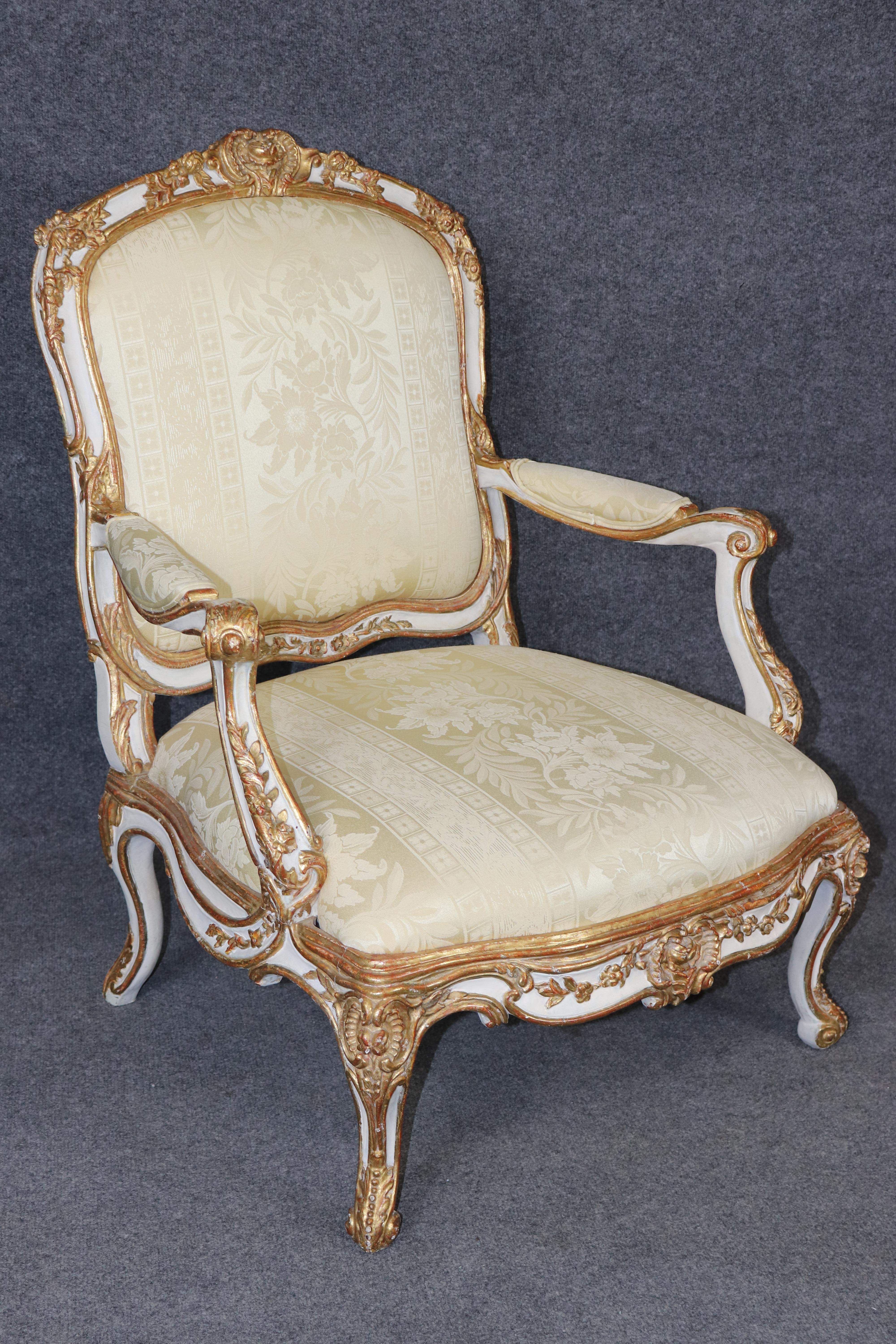 Superb Pair of 19th Century French Louis XV Paint Decorated Giltwood Armchairs For Sale 1
