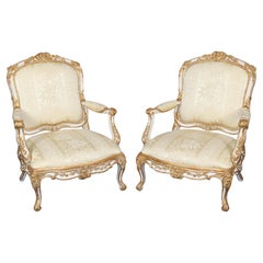 Superbe paire de fauteuils français Louis XV du 19ème siècle en bois doré décoré de peinture