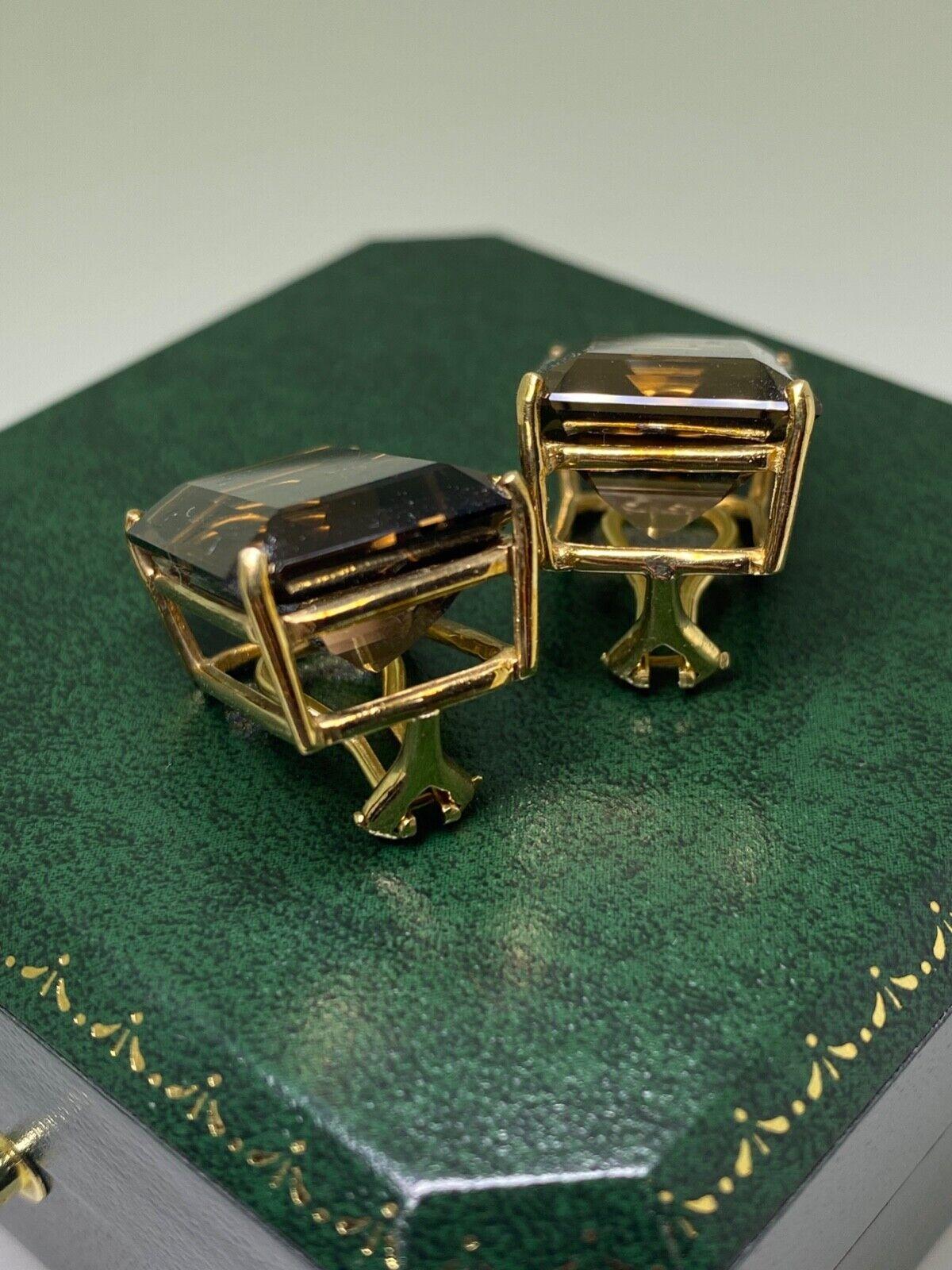 Superbe paire de boucles d'oreilles clips en or jaune et topaze fumée taille émeraude de 40.00ct en vente 3